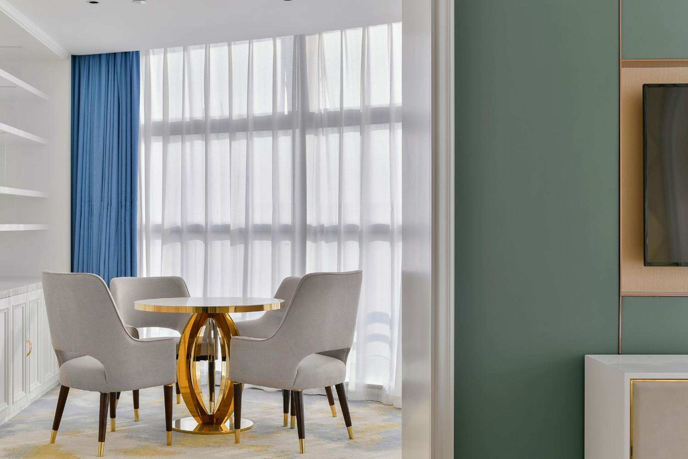 Executive Suite - Photo 6