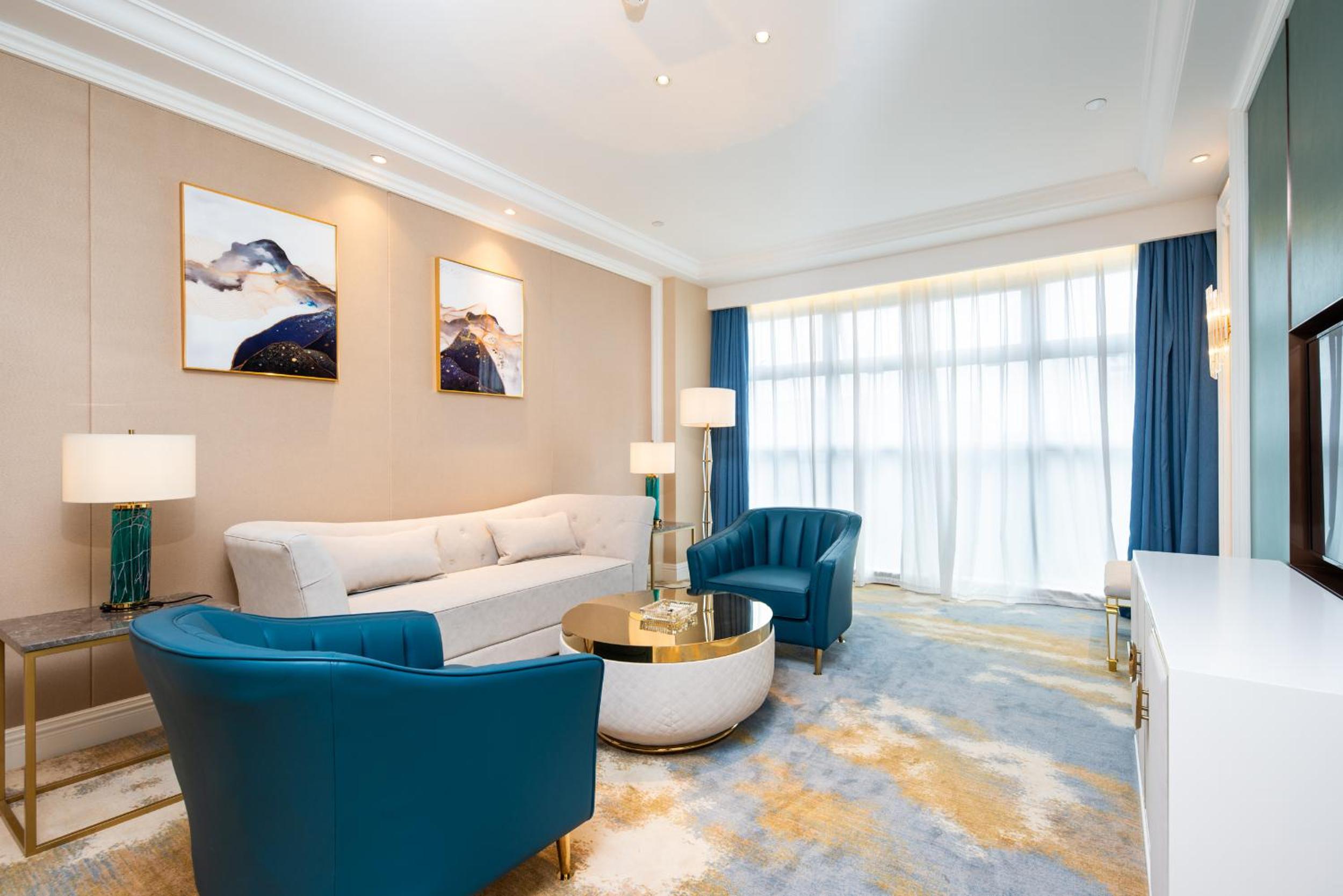 Executive Suite - Photo 4