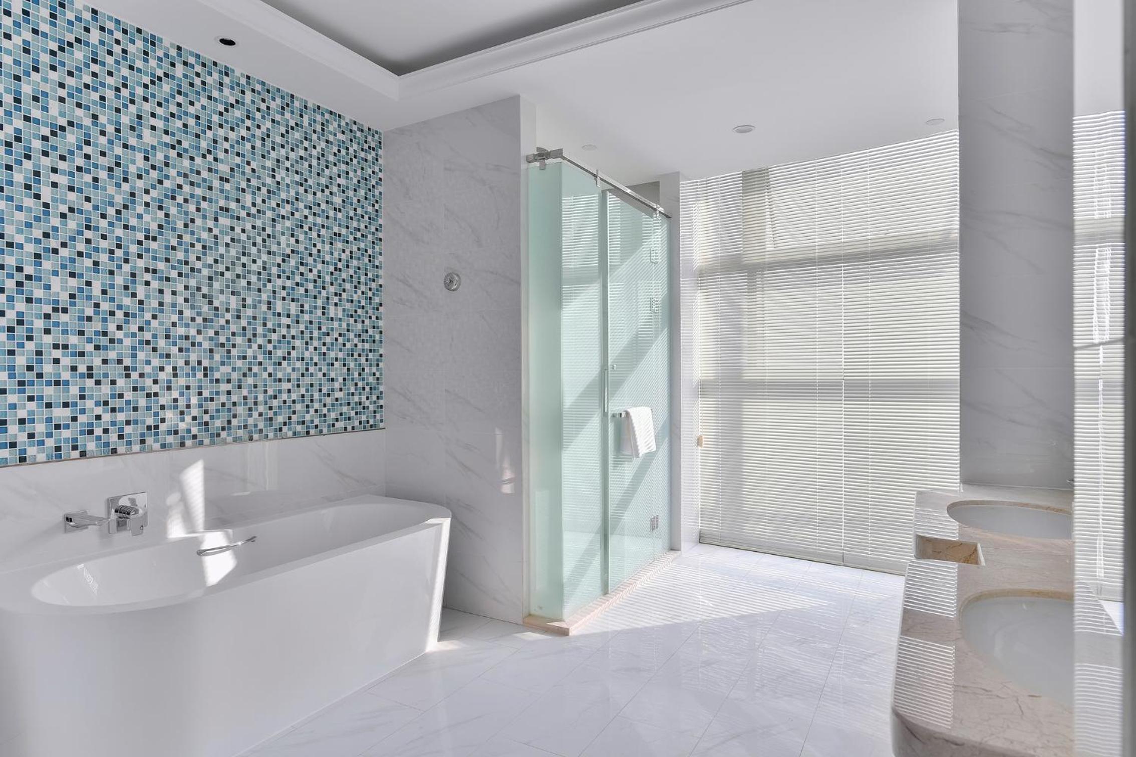 Executive Suite - Photo 10