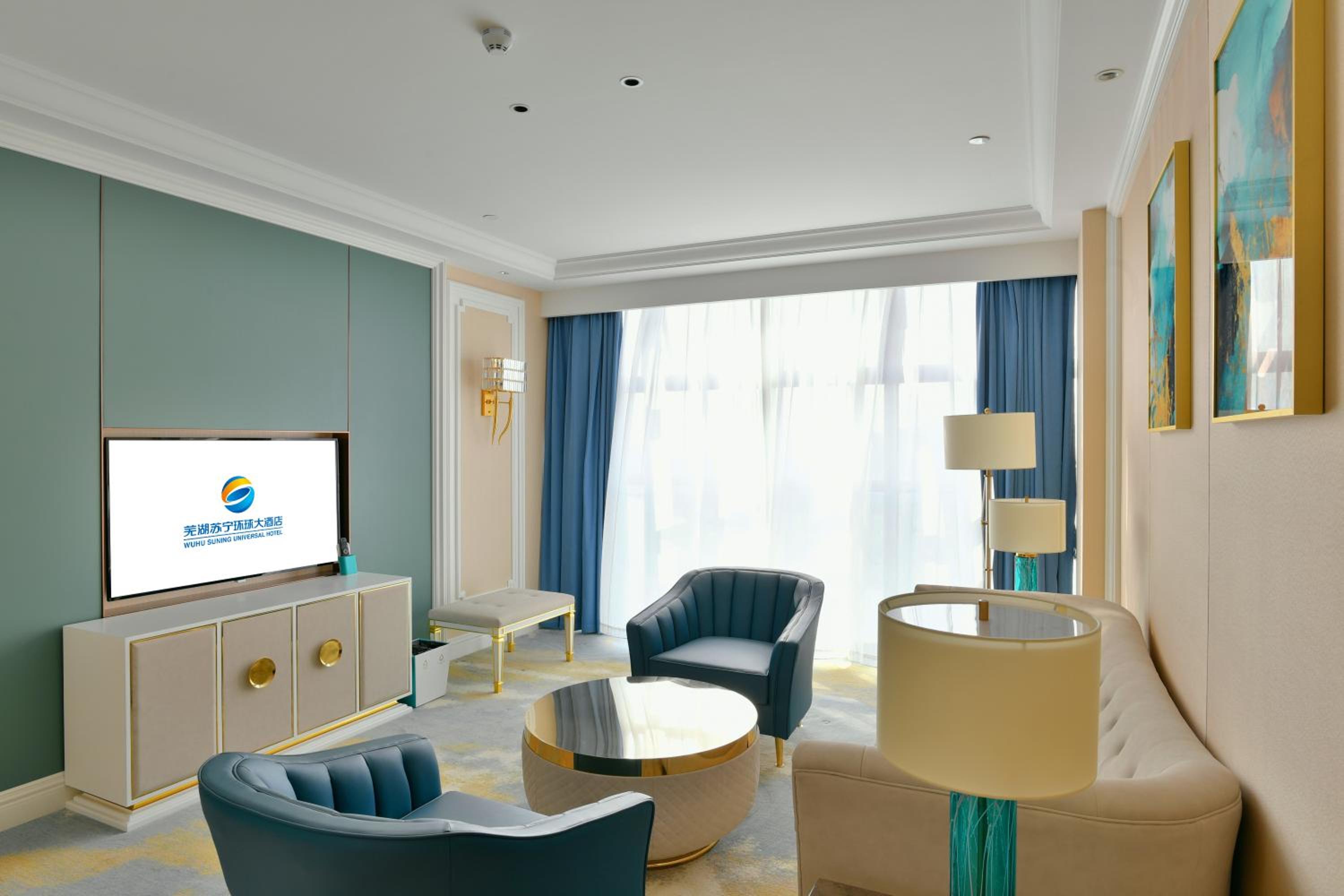 Executive Suite - Photo 3