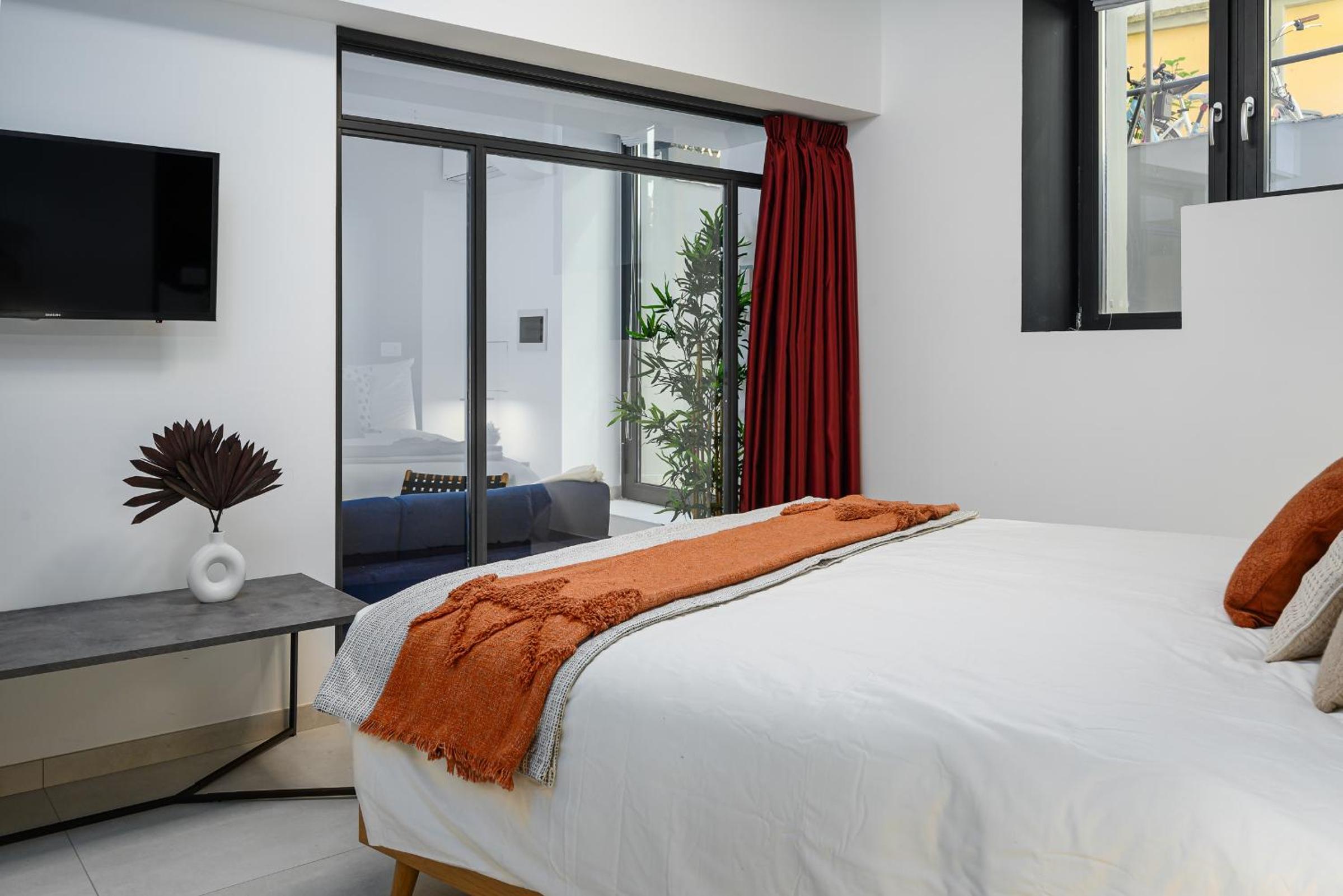 One-Bedroom Apartment