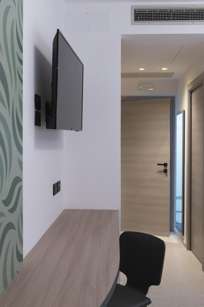 Standard Double Or Twin Room - Photo 11