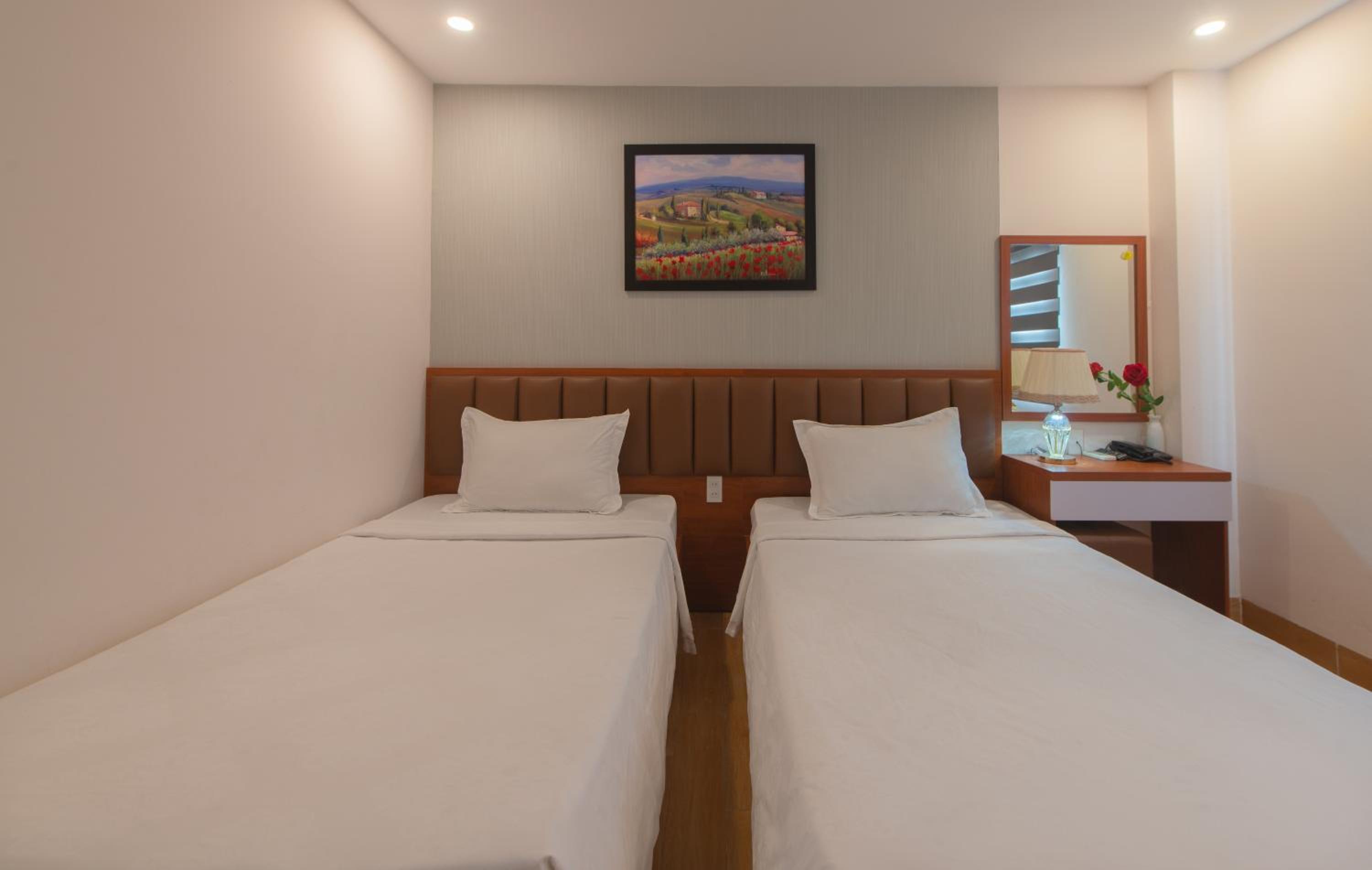 Twin Room with View - Photo 3