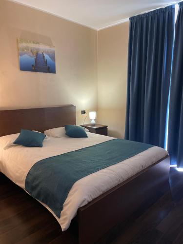 Double Room with Lake View - Photo 2