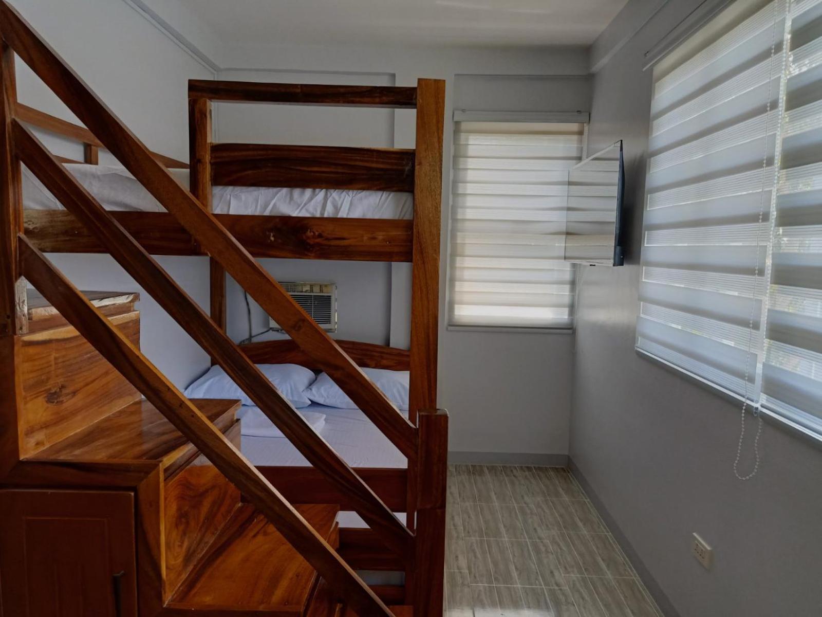 Four-Bedroom House photo 1