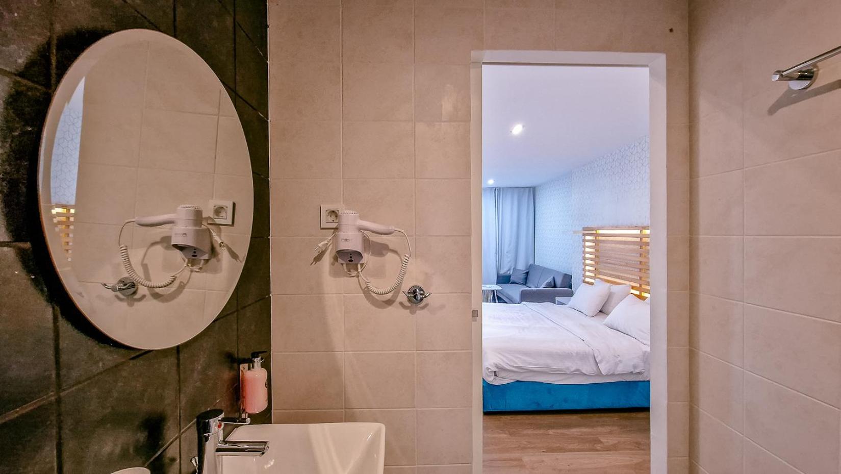 King Suite with Spa Bath photo 2