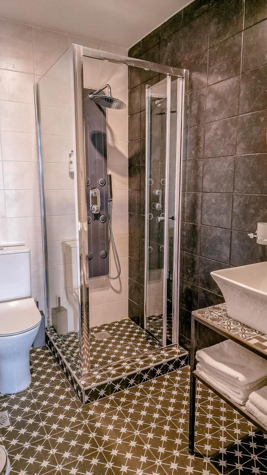 King Suite with Spa Bath photo 3