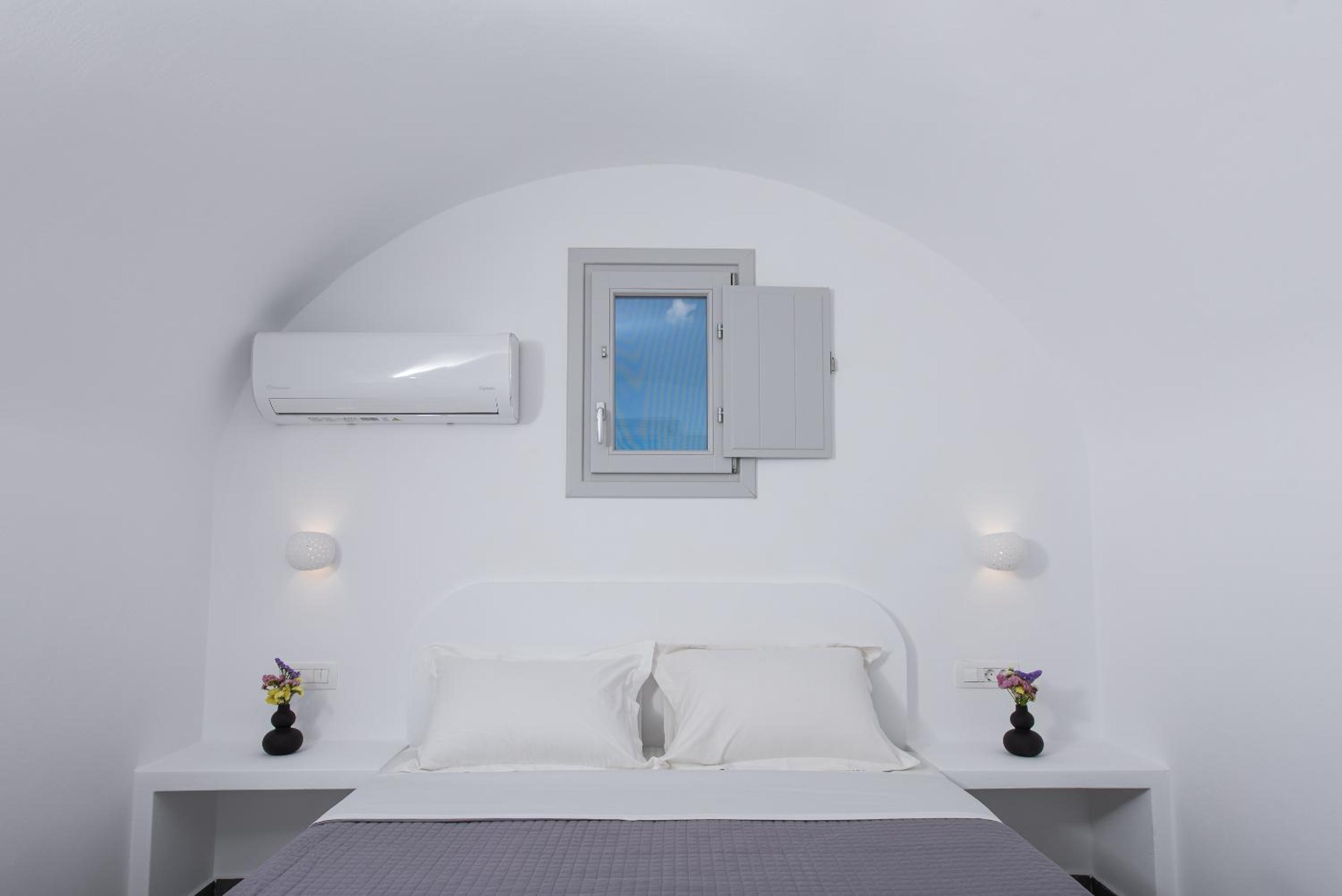 Deluxe One - Bedroom Suite with Private Hot Tub
