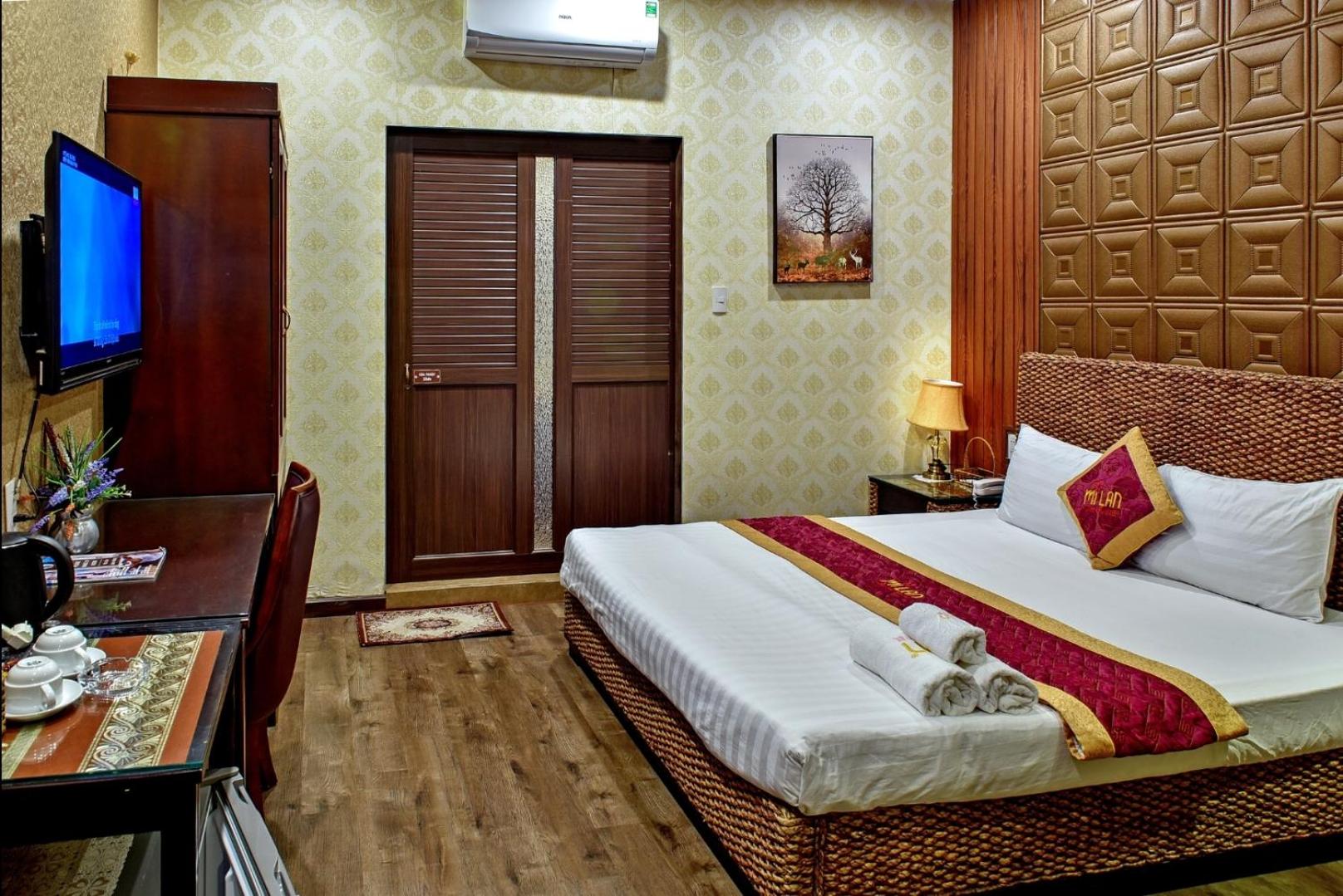 Deluxe Double Room with Bath - Photo 1
