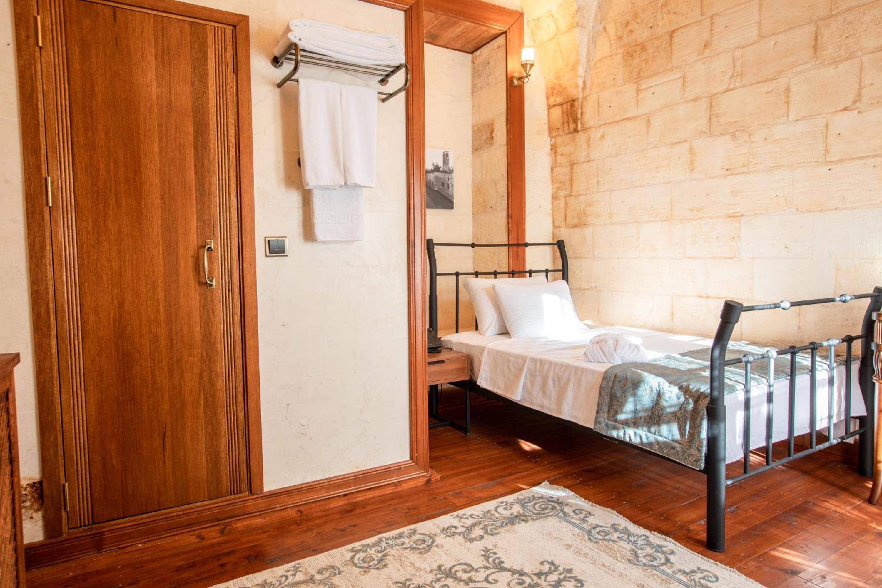 Small Single Room photo 1