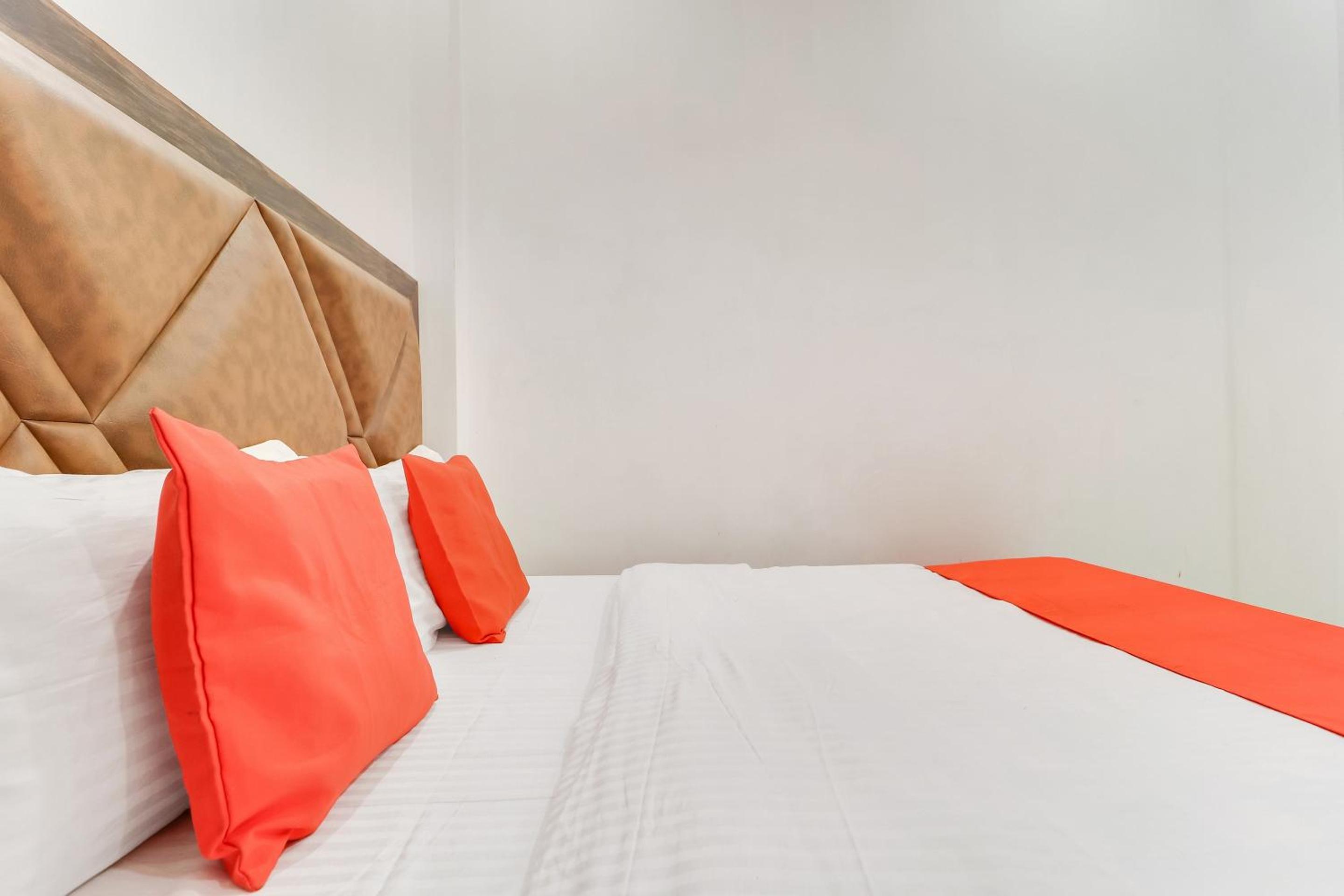 Classic Triple Room - Photo 26