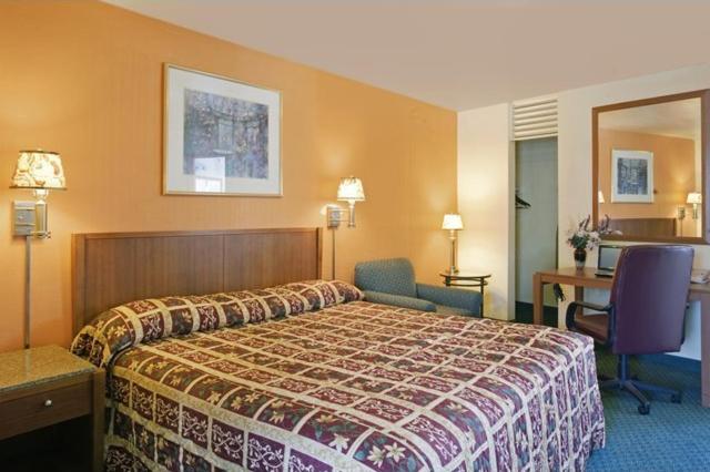 King Room - Non-Smoking - Photo 4