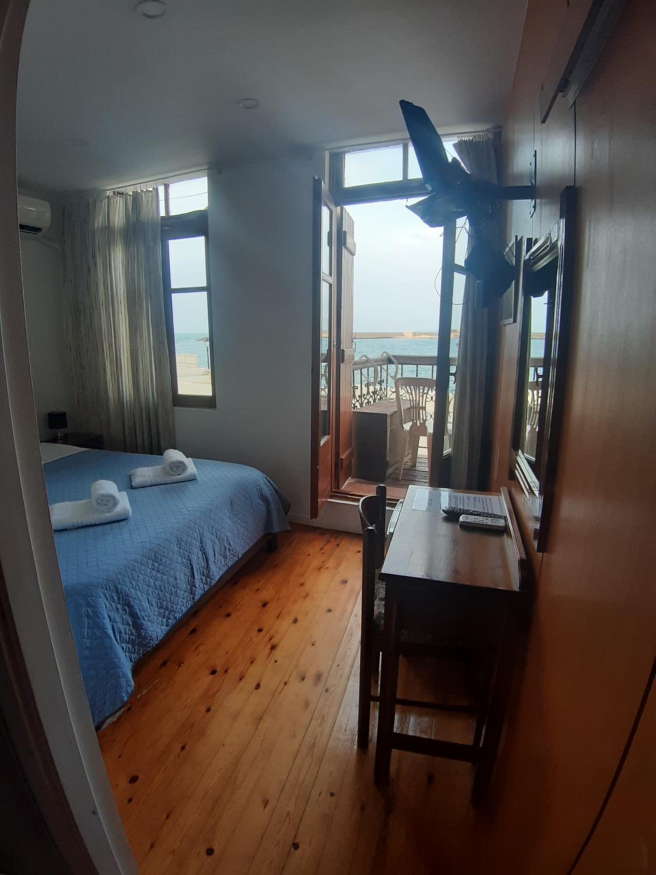 Double Room with Balcony and Sea View - Photo 5