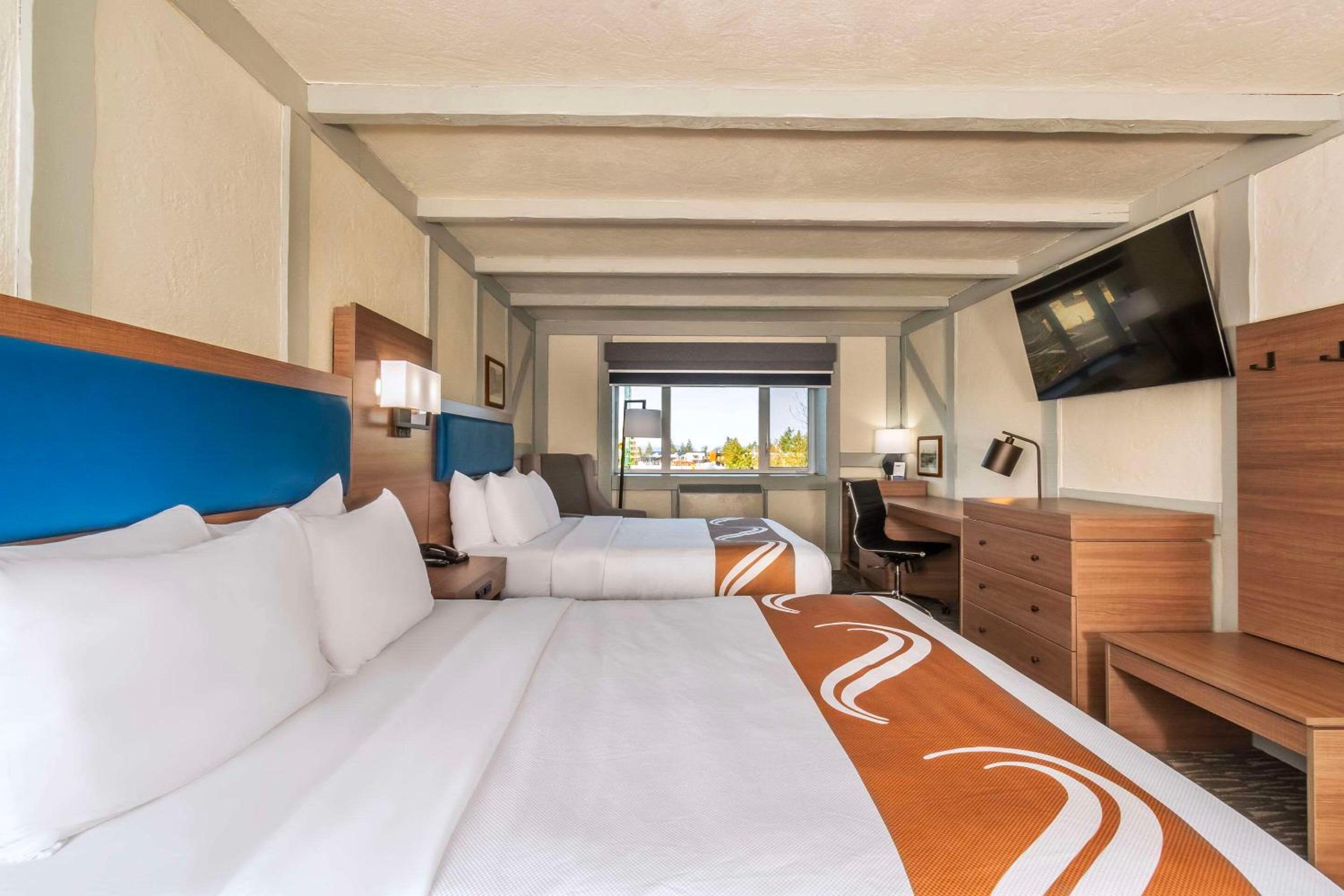 Queen Room with Two Queen Beds - Non-Smoking - Photo 2