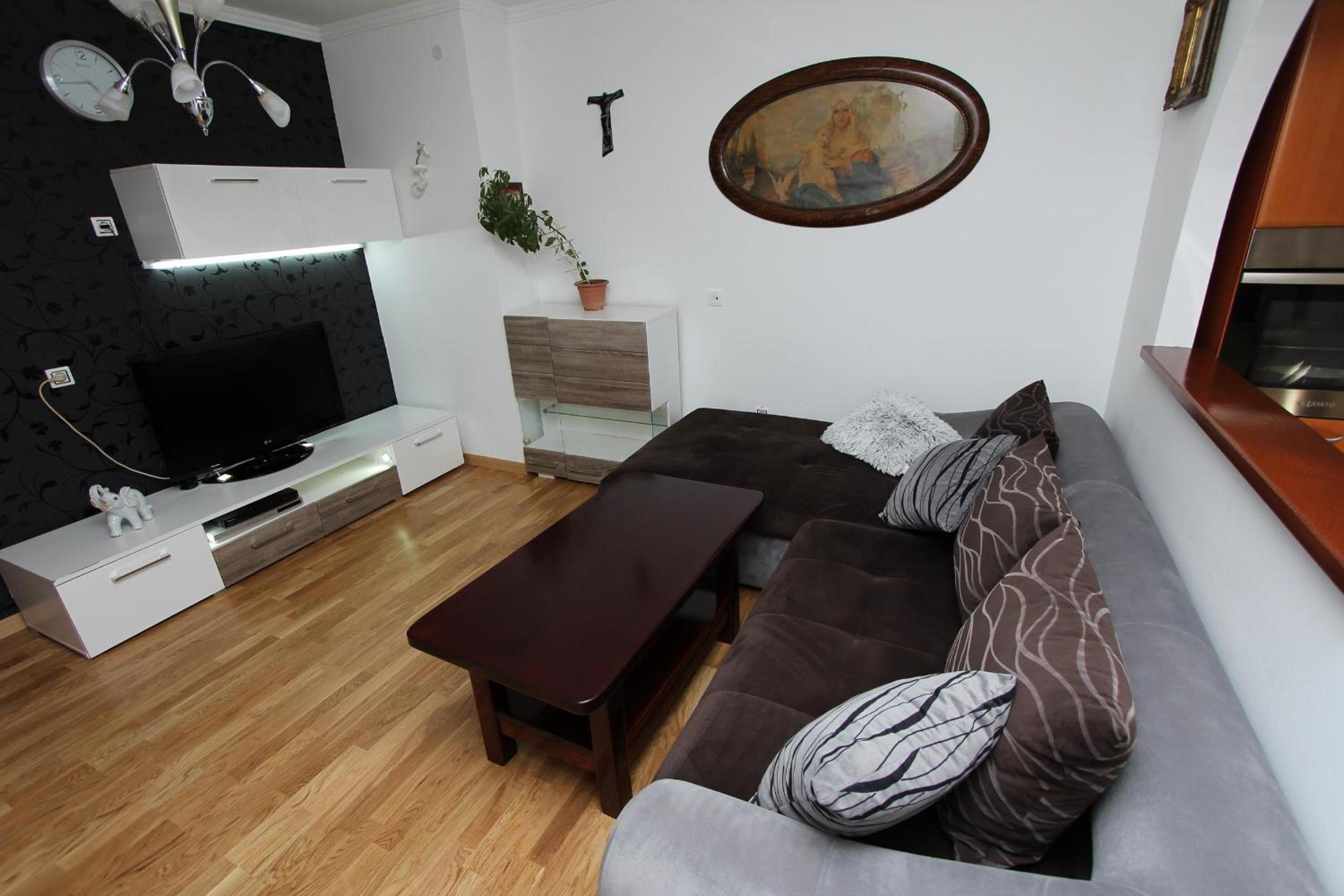 Two-Bedroom Apartment - Photo 16