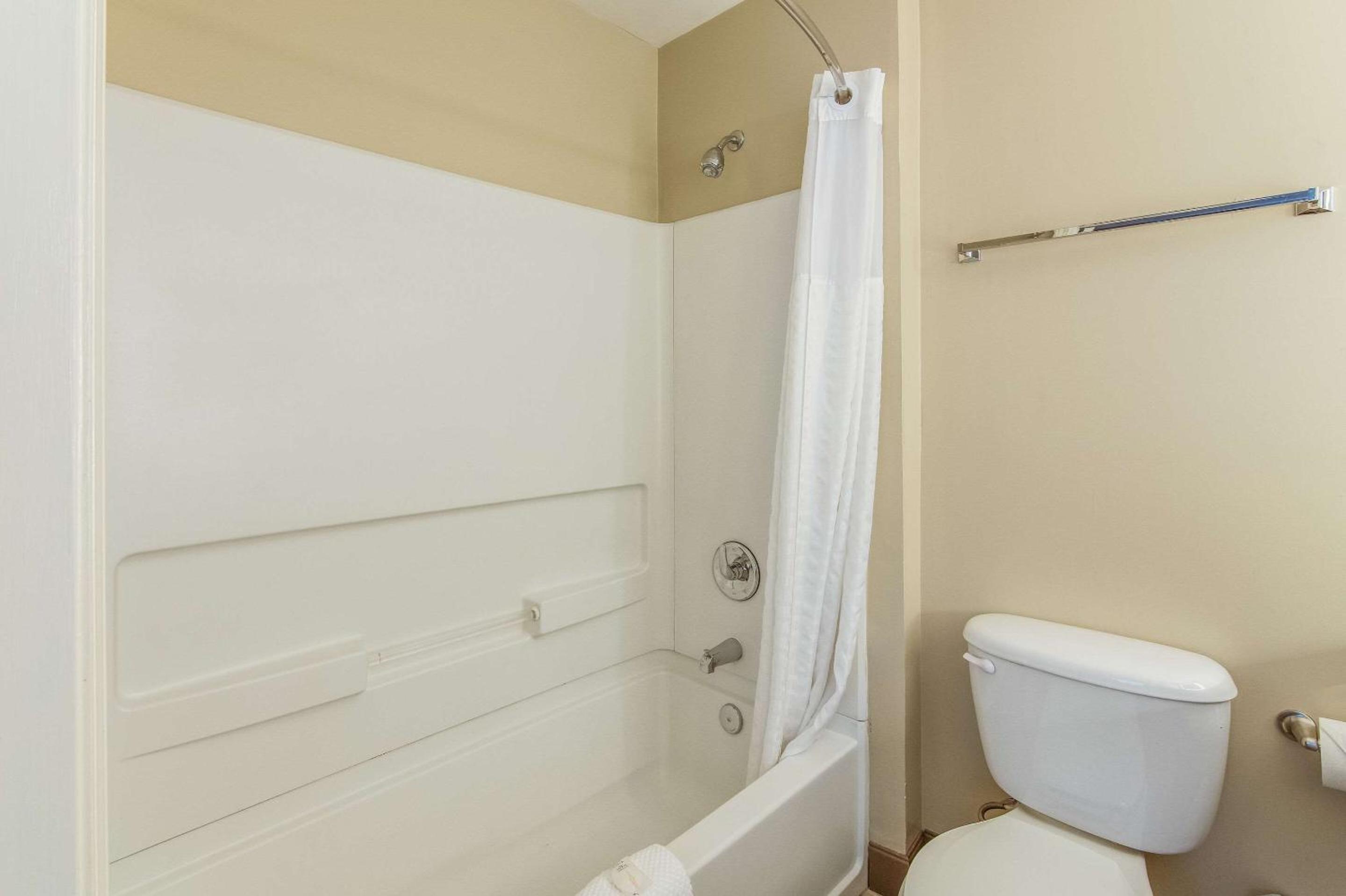 King Suite - Non Smoking - Photo 2