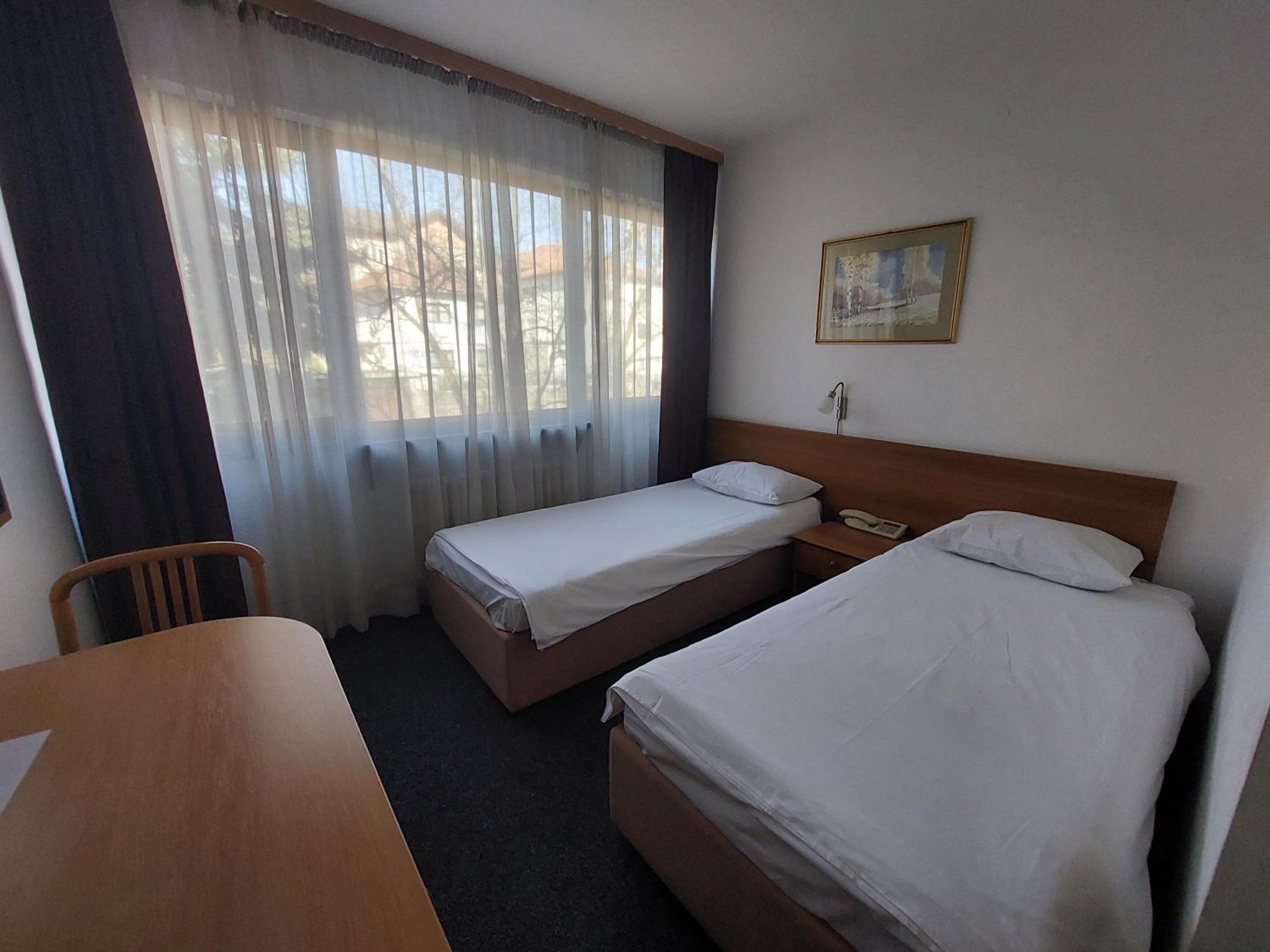 Economy Twin Room - Photo 1