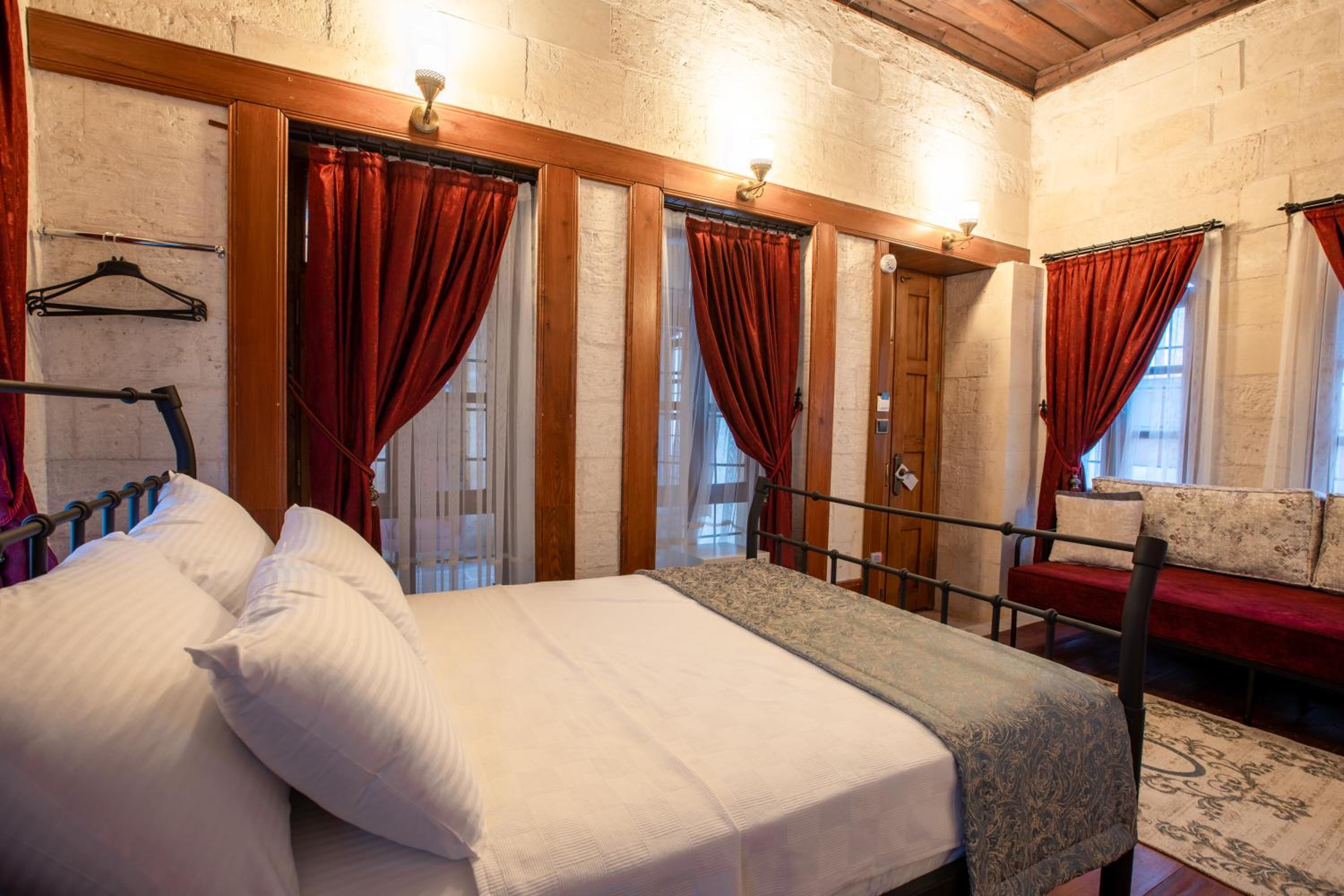 Large Double Room photo 1