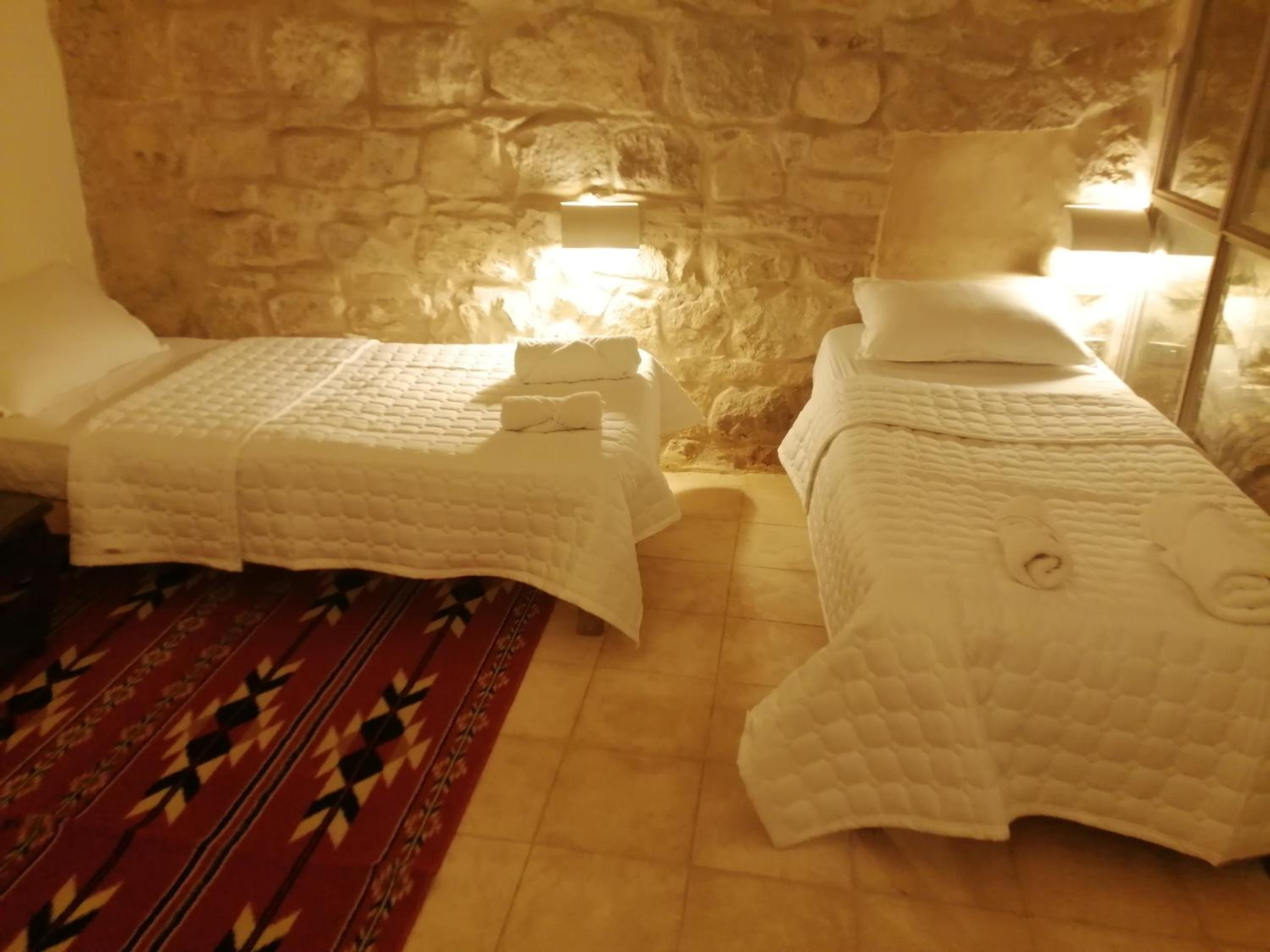Triple Room with Private Bathroom photo 3