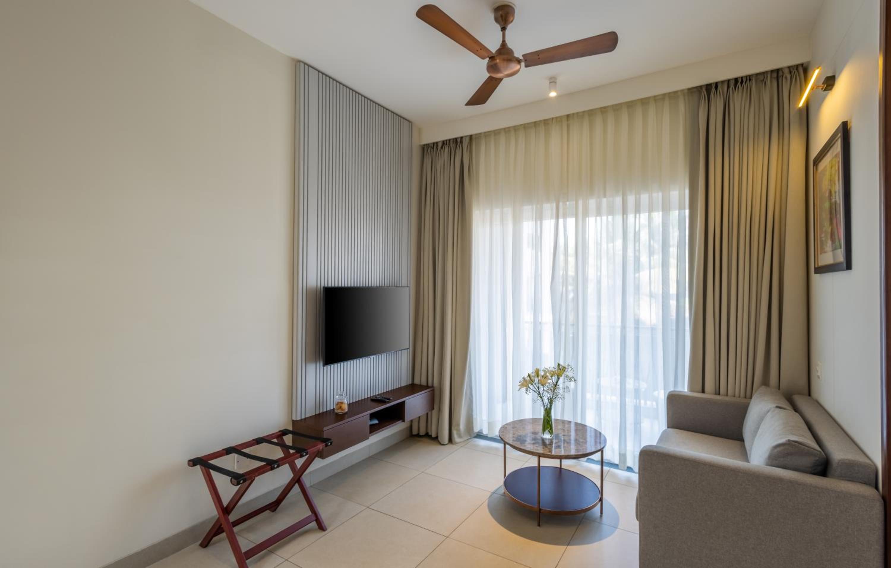Executive Suite - Photo 9