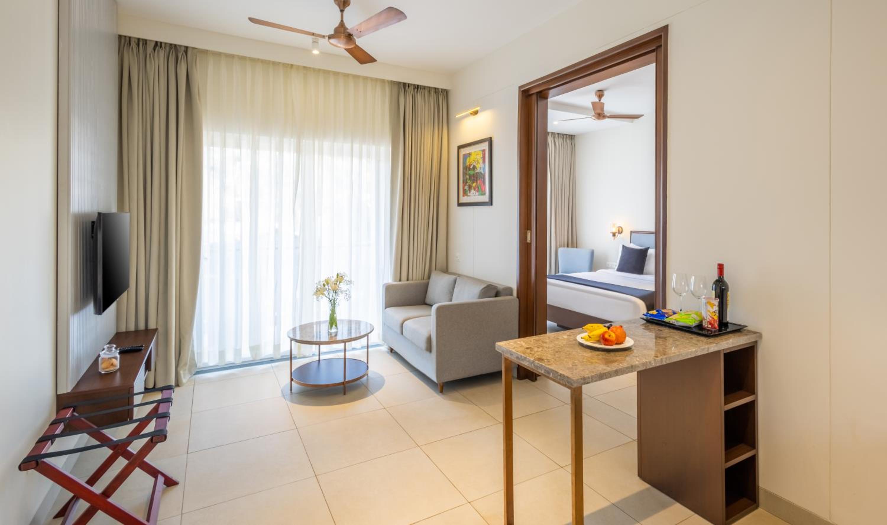Executive Suite - Photo 7