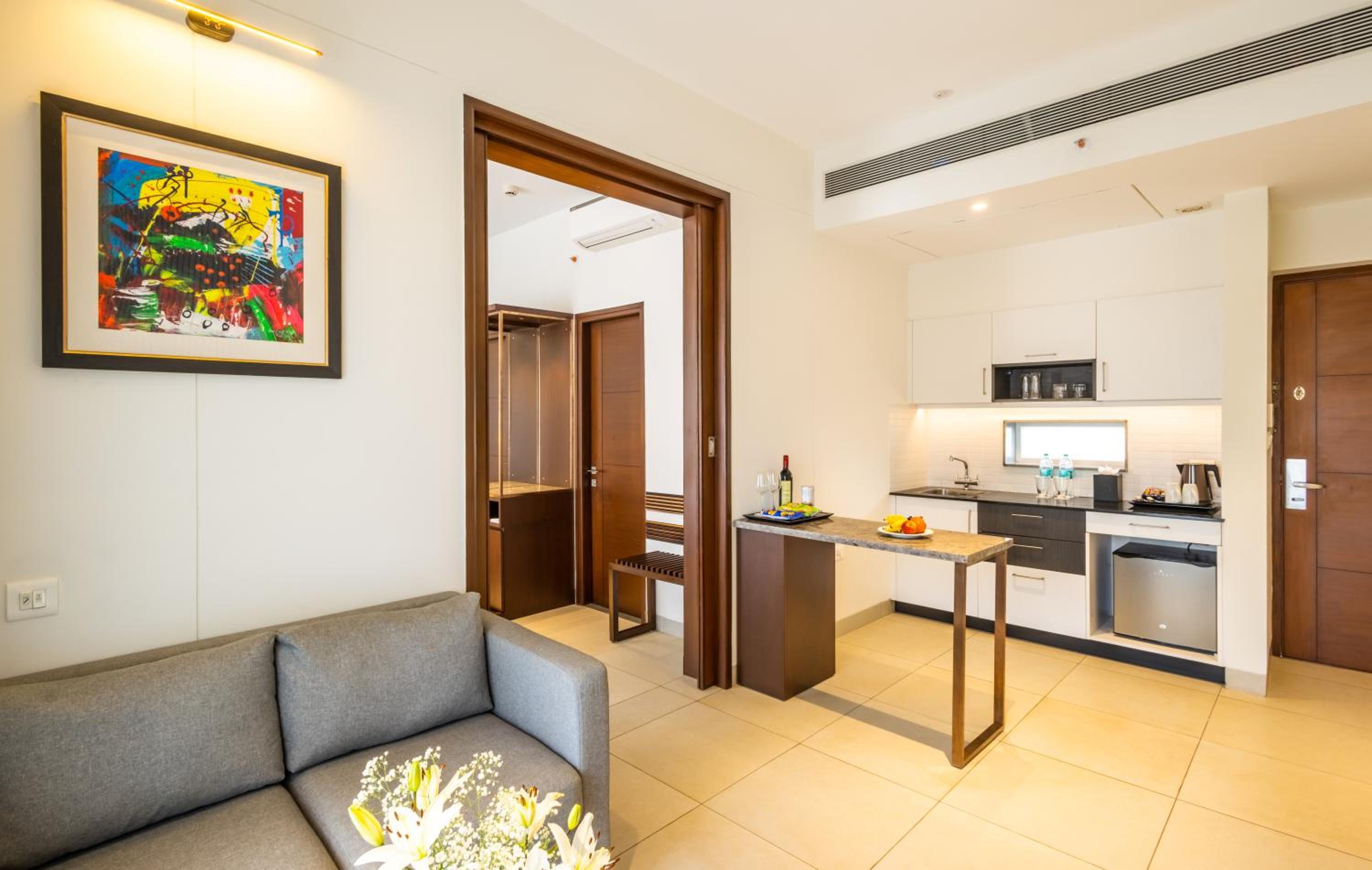 Executive Suite - Photo 8