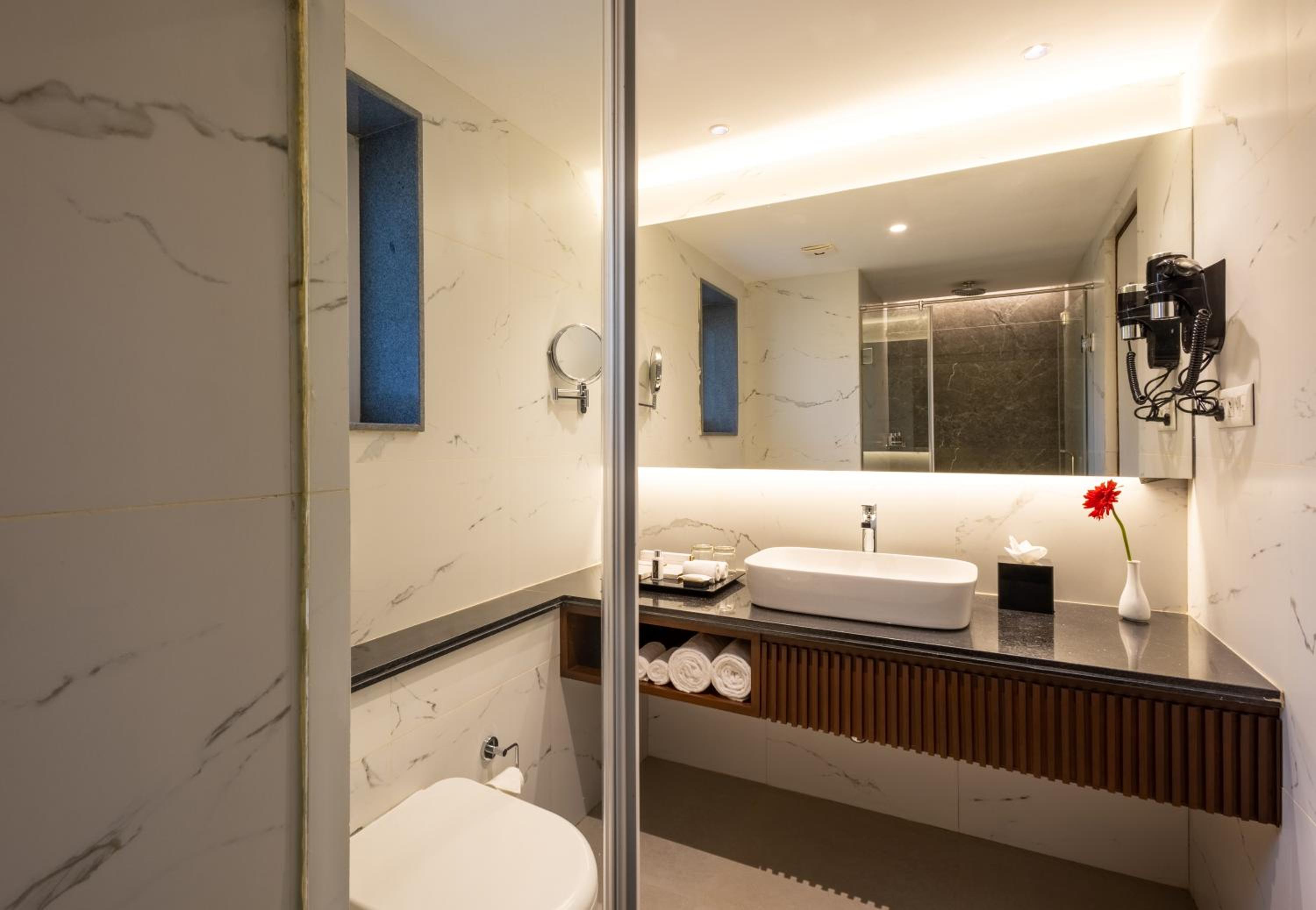 Executive Suite - Photo 4