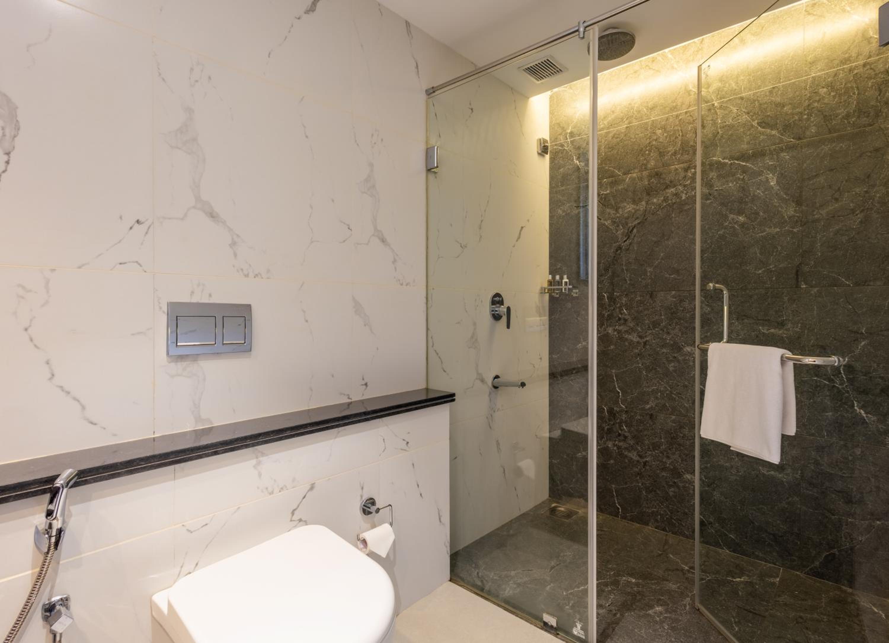 Executive Suite - Photo 3