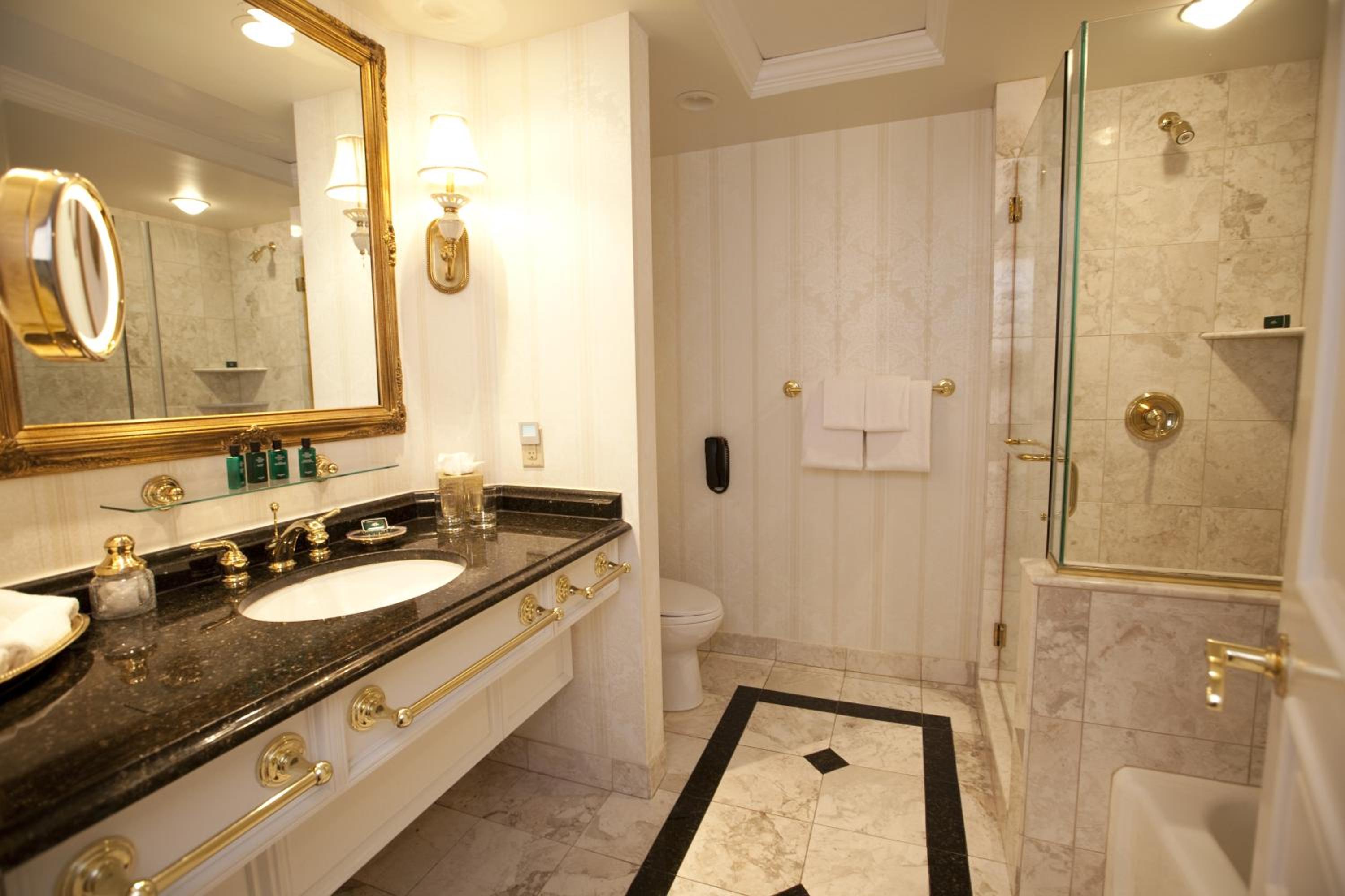 Luxury King Room - Photo 4
