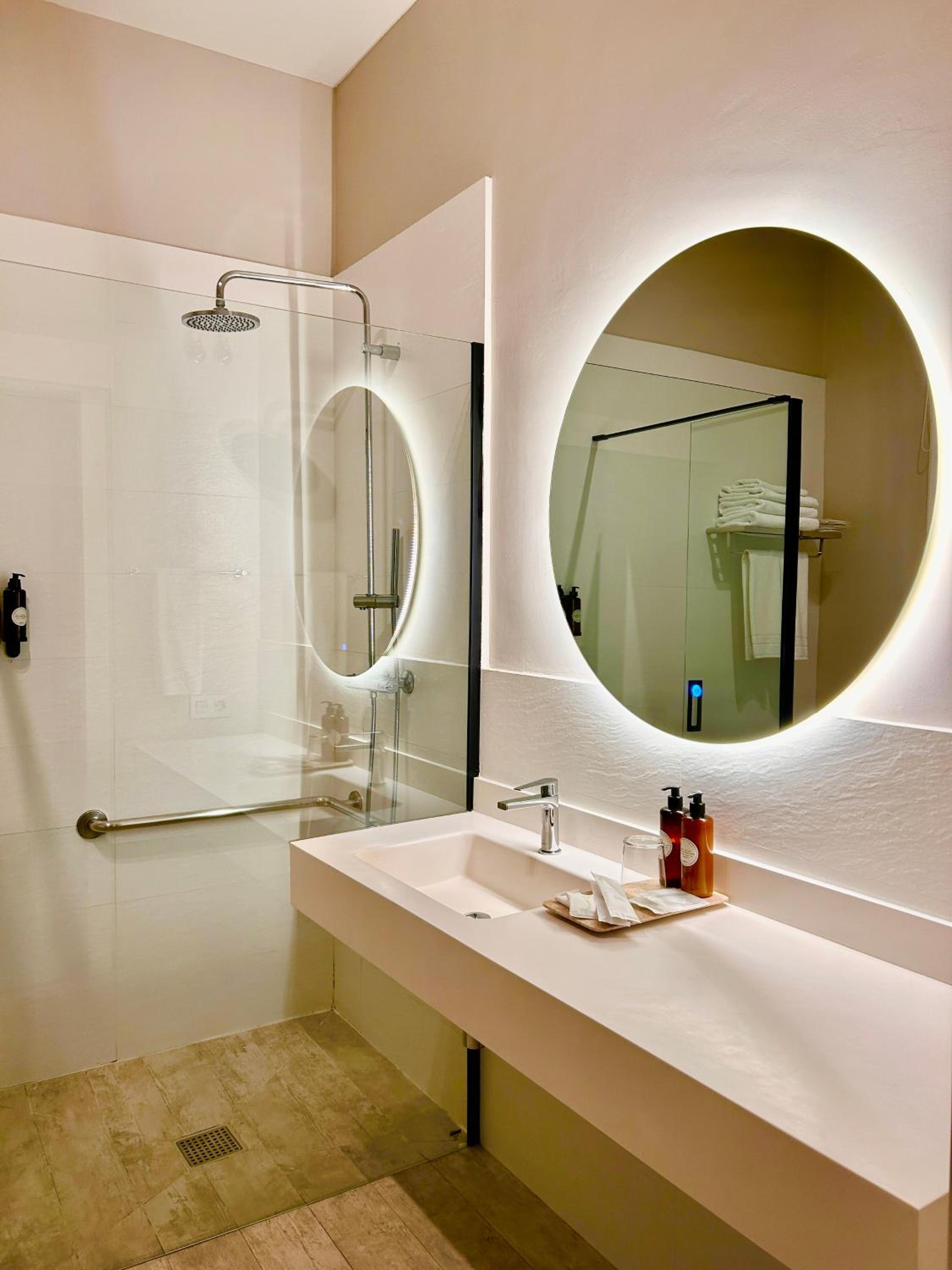 Triple Room with Private Bathroom photo 3