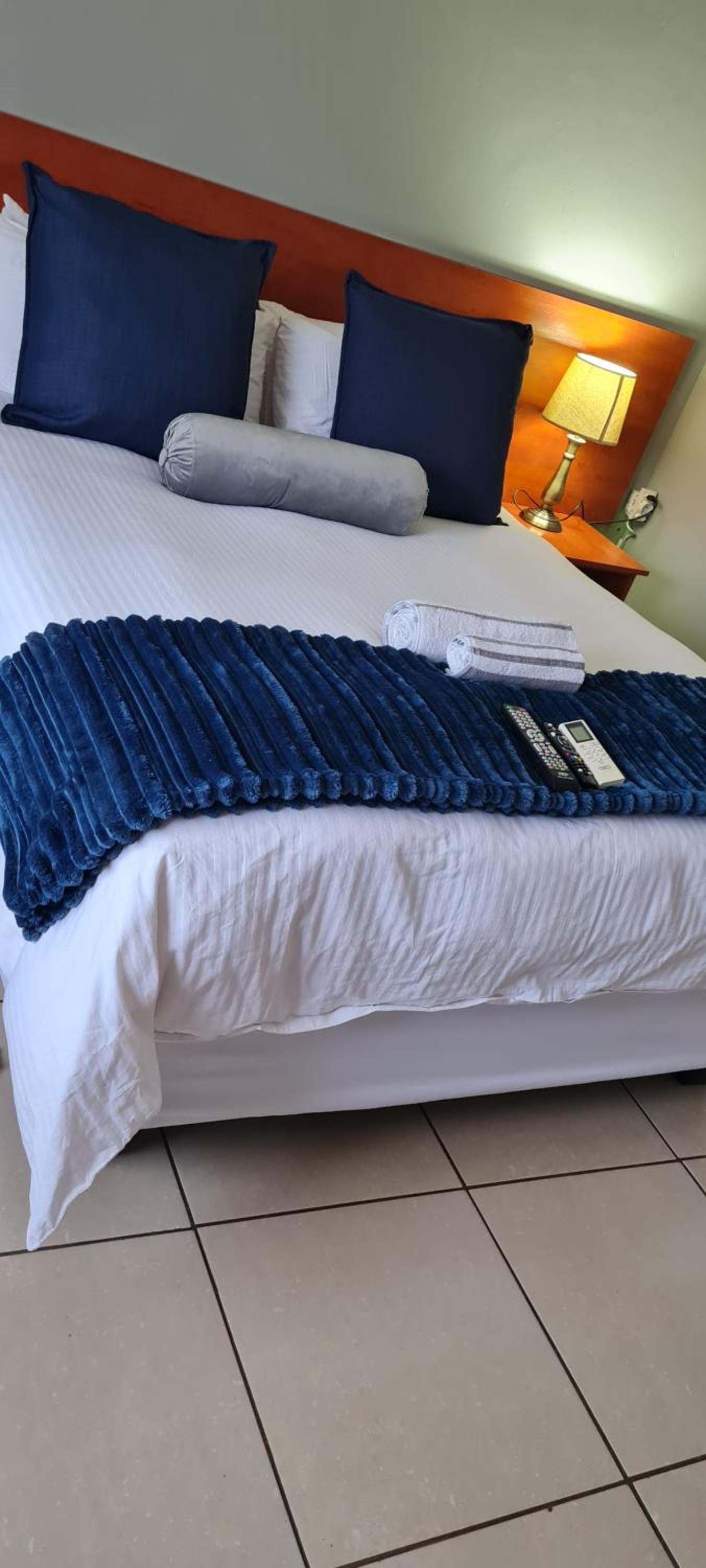 Deluxe Room (2 Adults + 1 Child)