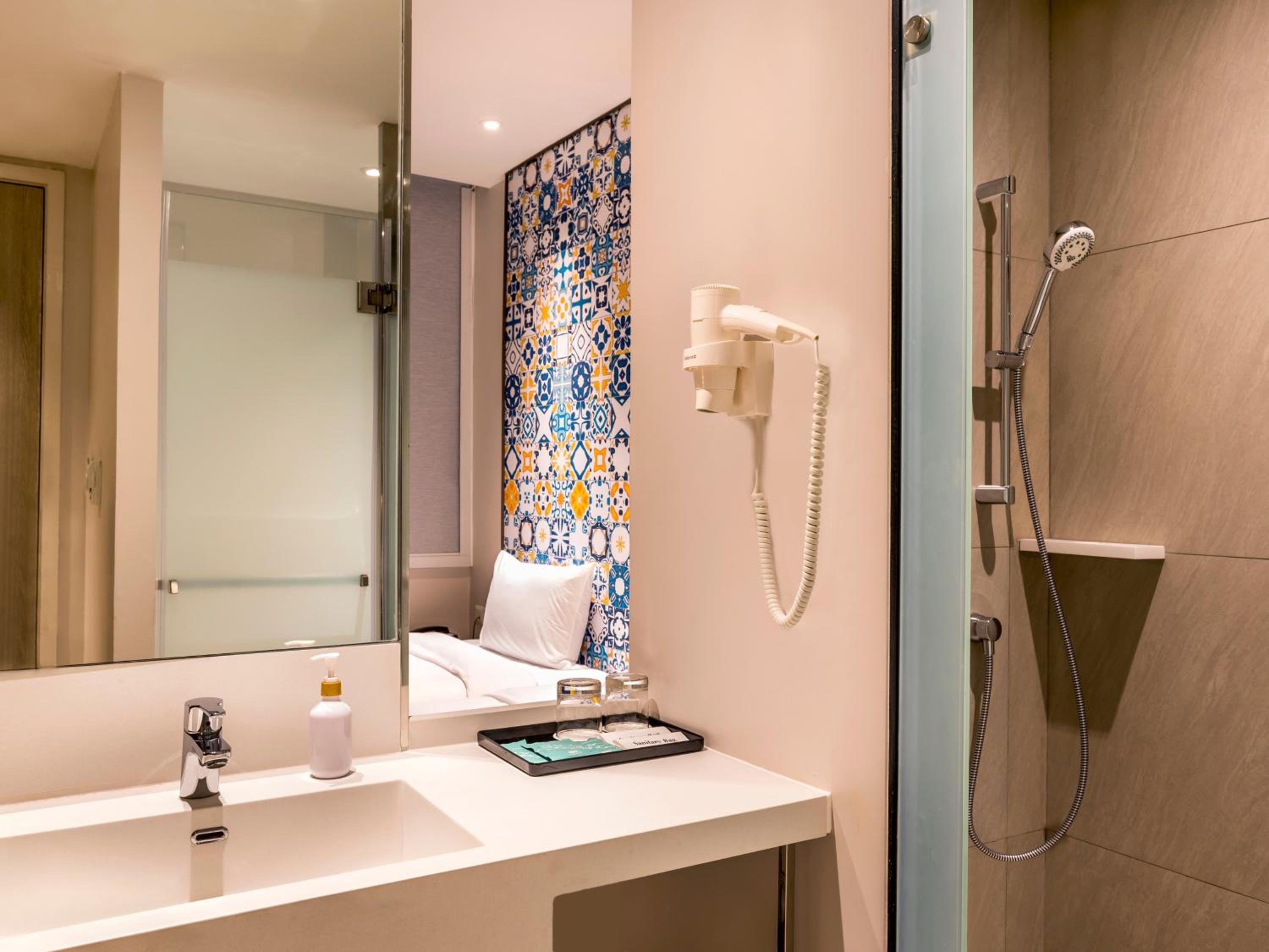 Standard Twin Room - Photo 2