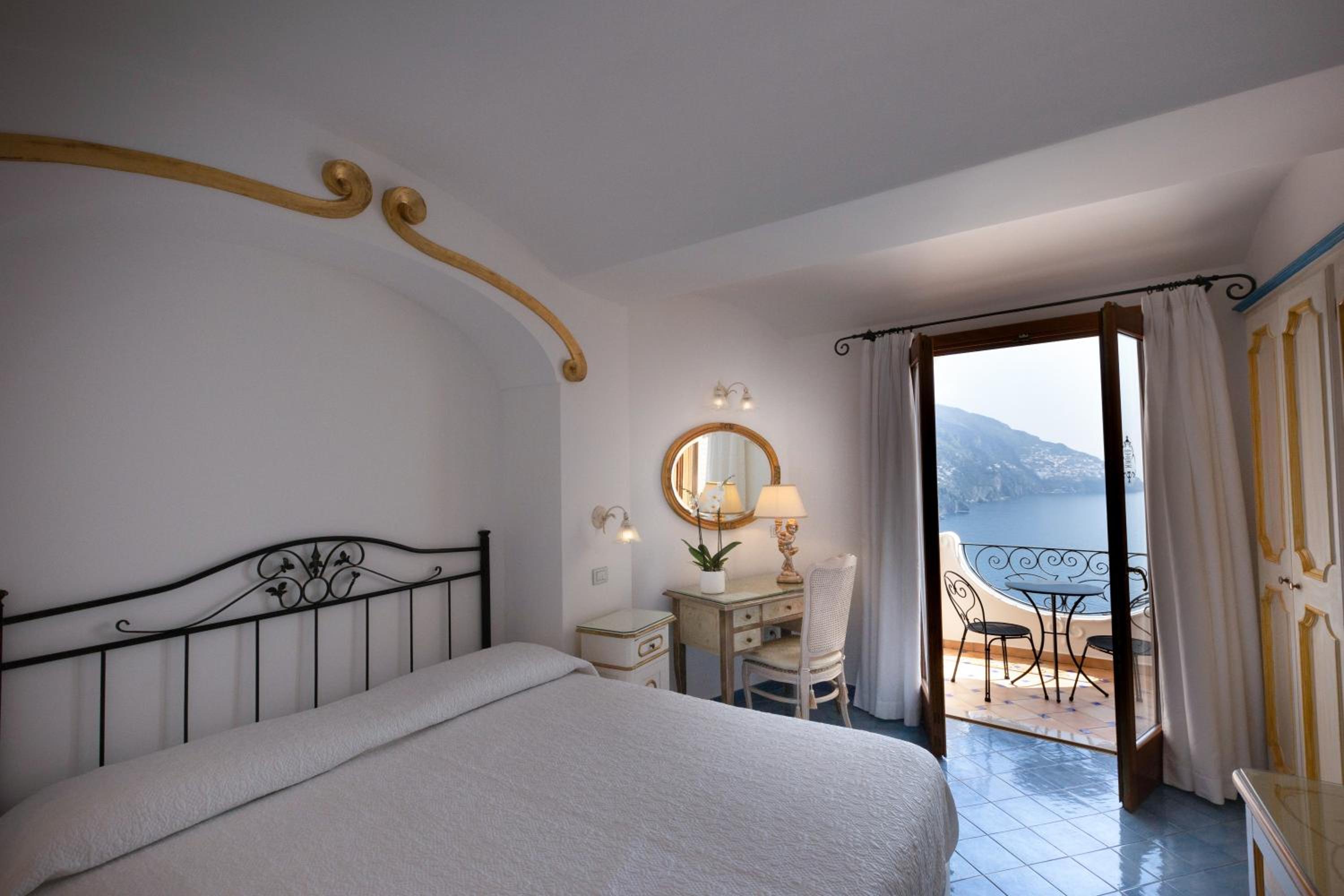 Superior Double Room with Balcony and Sea View - Photo 14