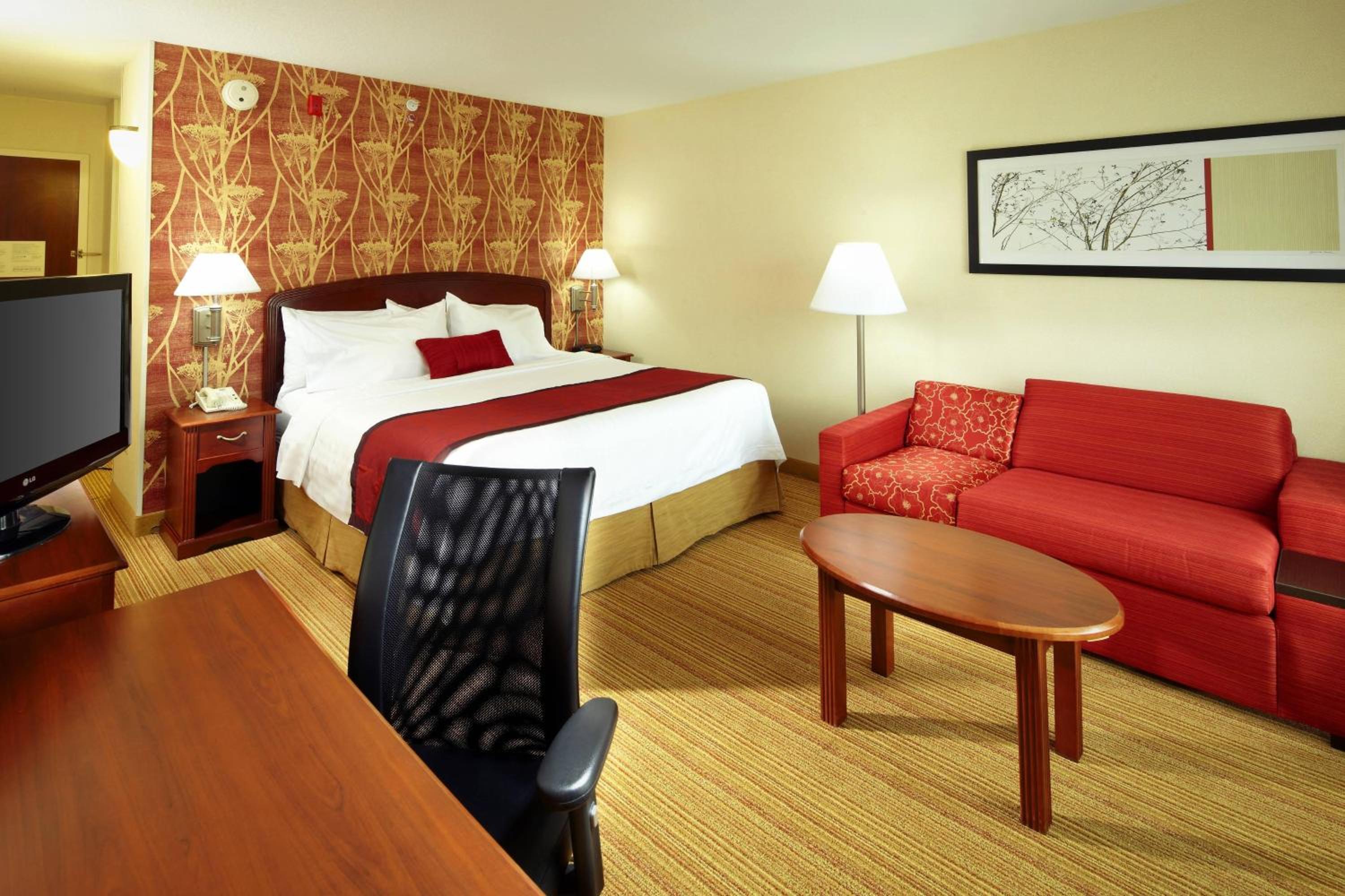King Room with Sofa Bed - Photo 1