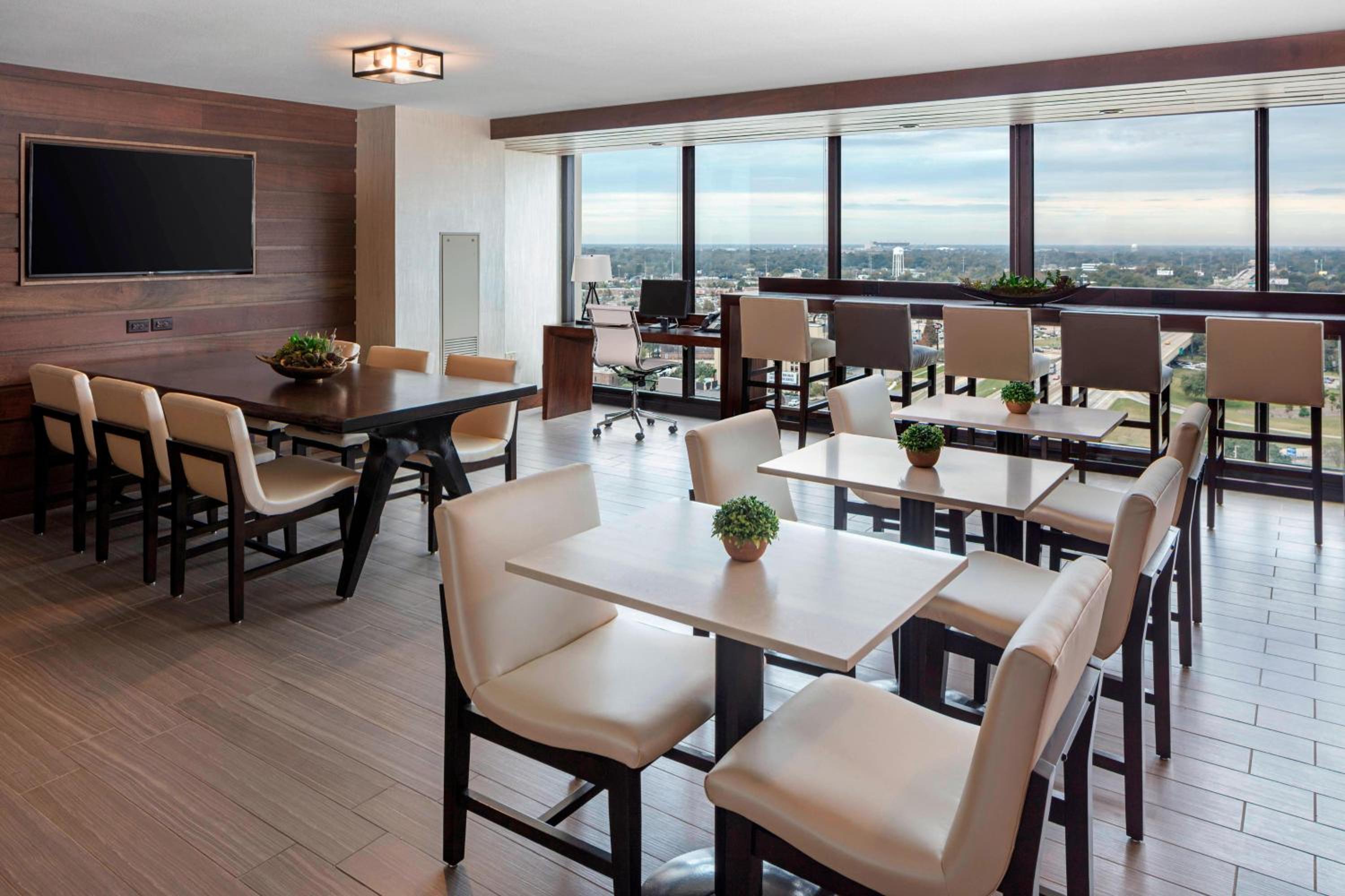 Concierge Level King Room - Photo 3