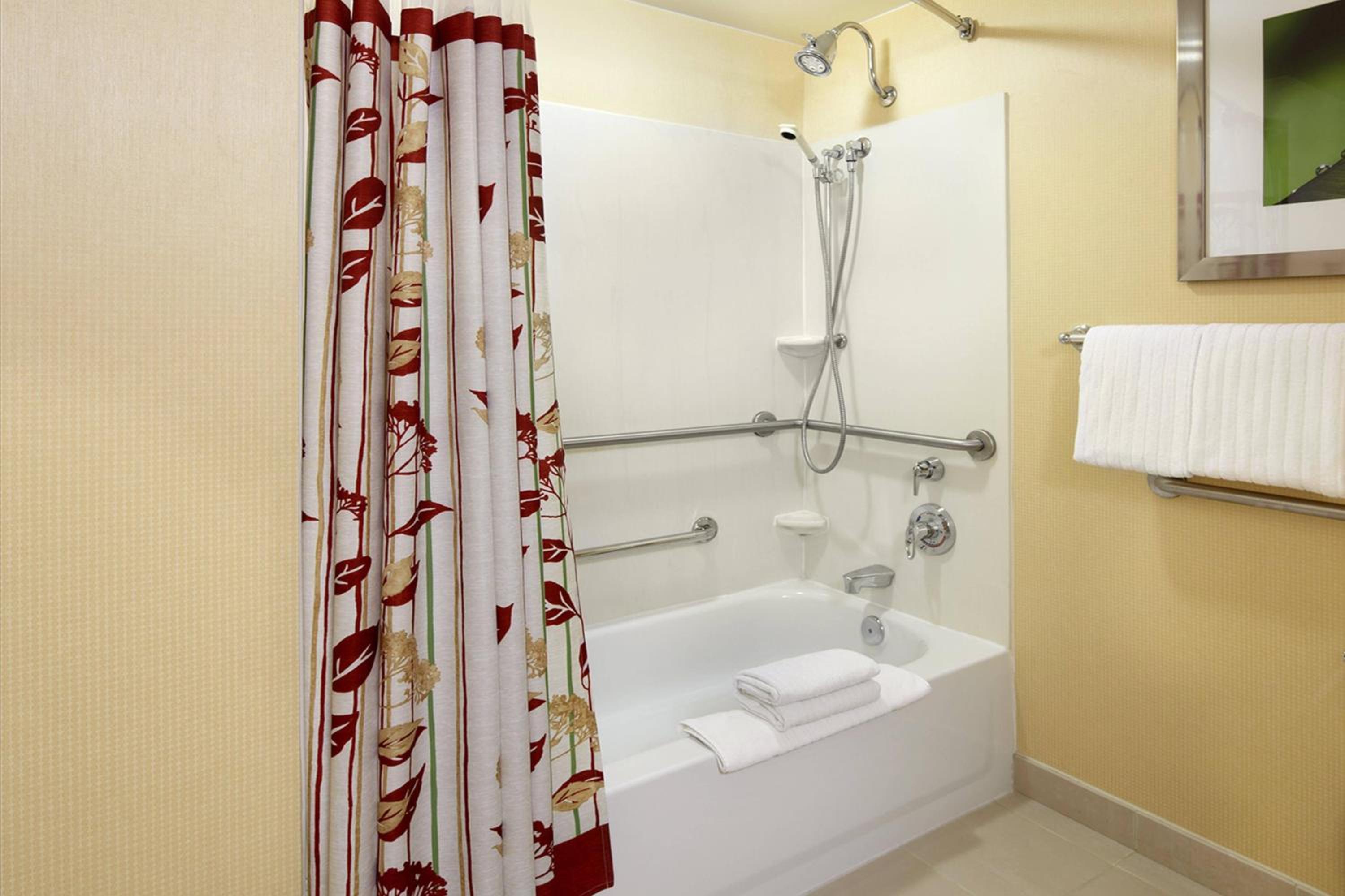 Deluxe Queen Room with Two Queen Beds - Photo 2