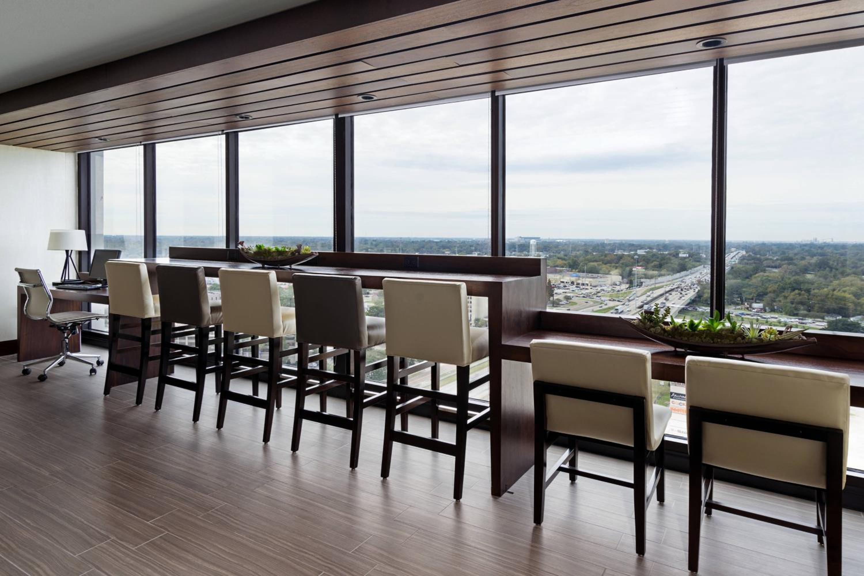 Concierge Level King Room - Photo 2