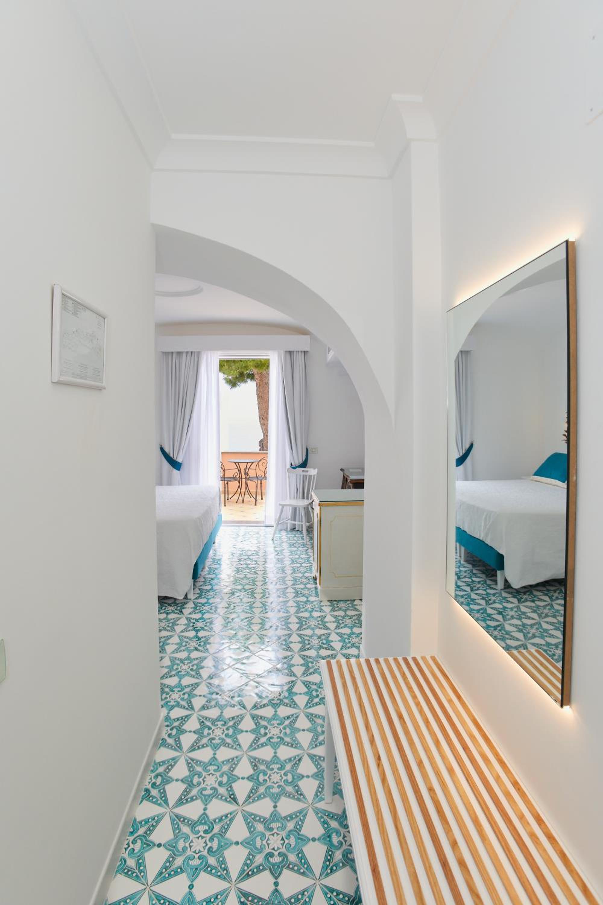 Deluxe Double Room with Terrace and Sea View - Photo 33