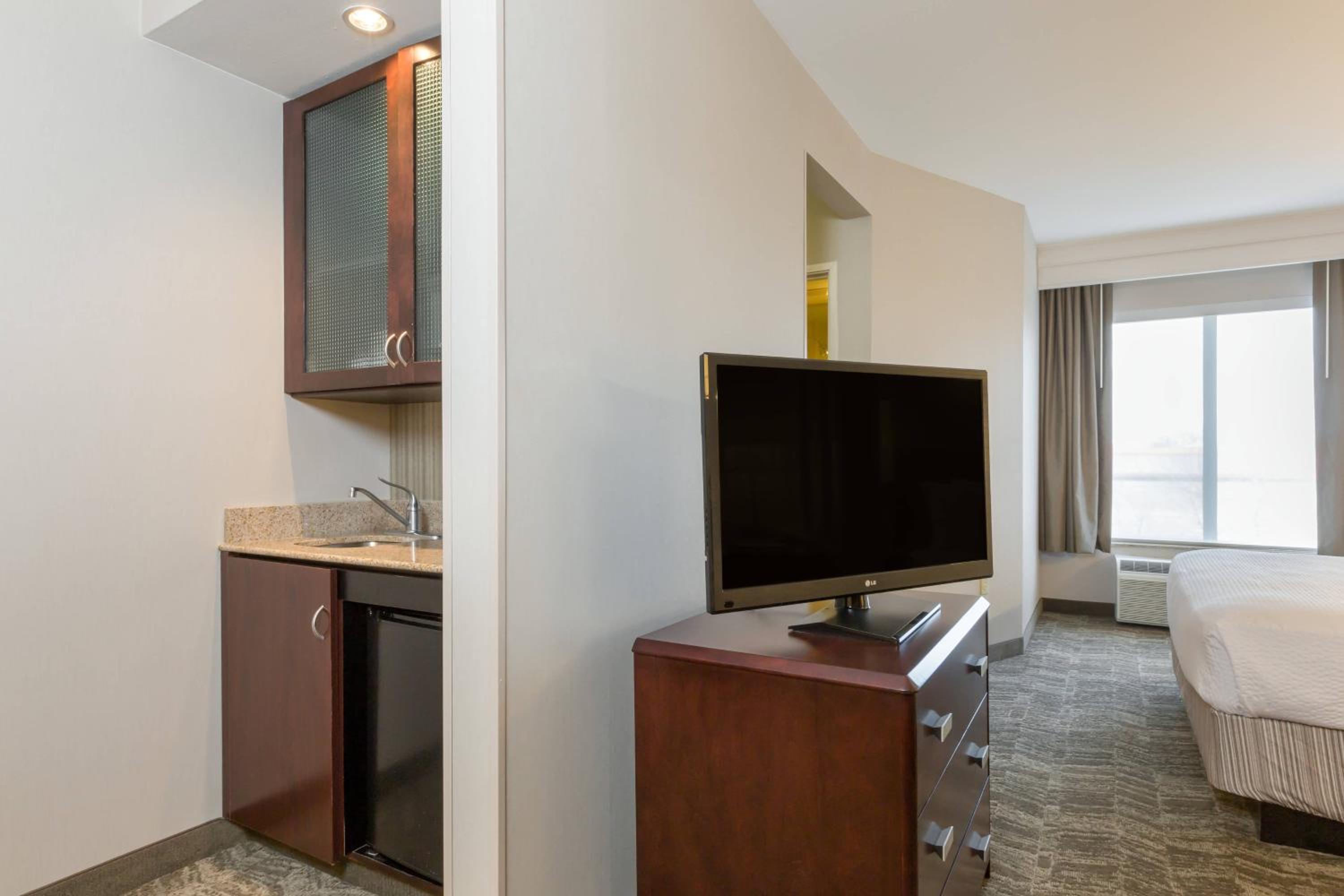 King Suite - Photo 3