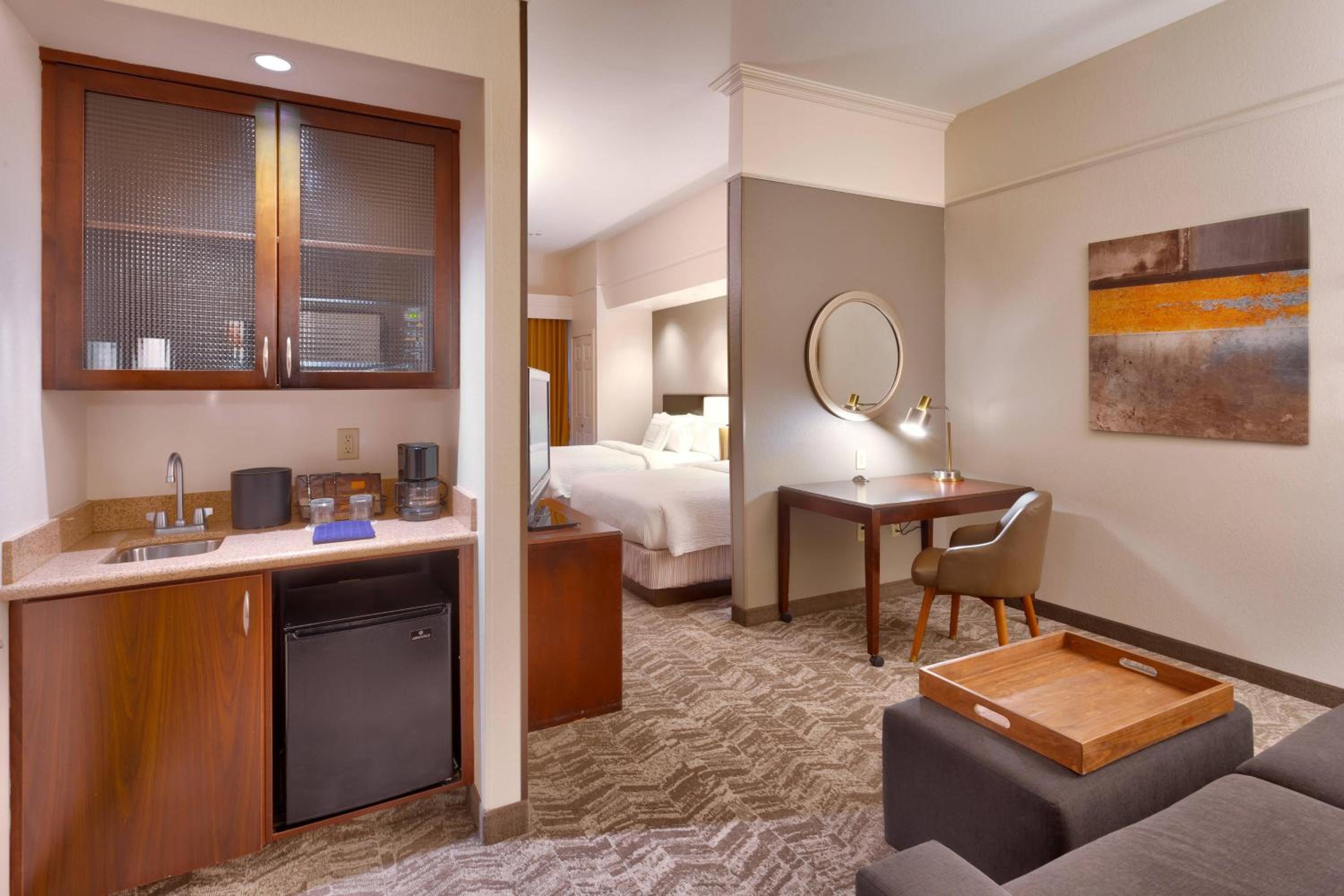 Studio with Two Double Beds and Trundle Bed - Hearing Accessible - Photo 1