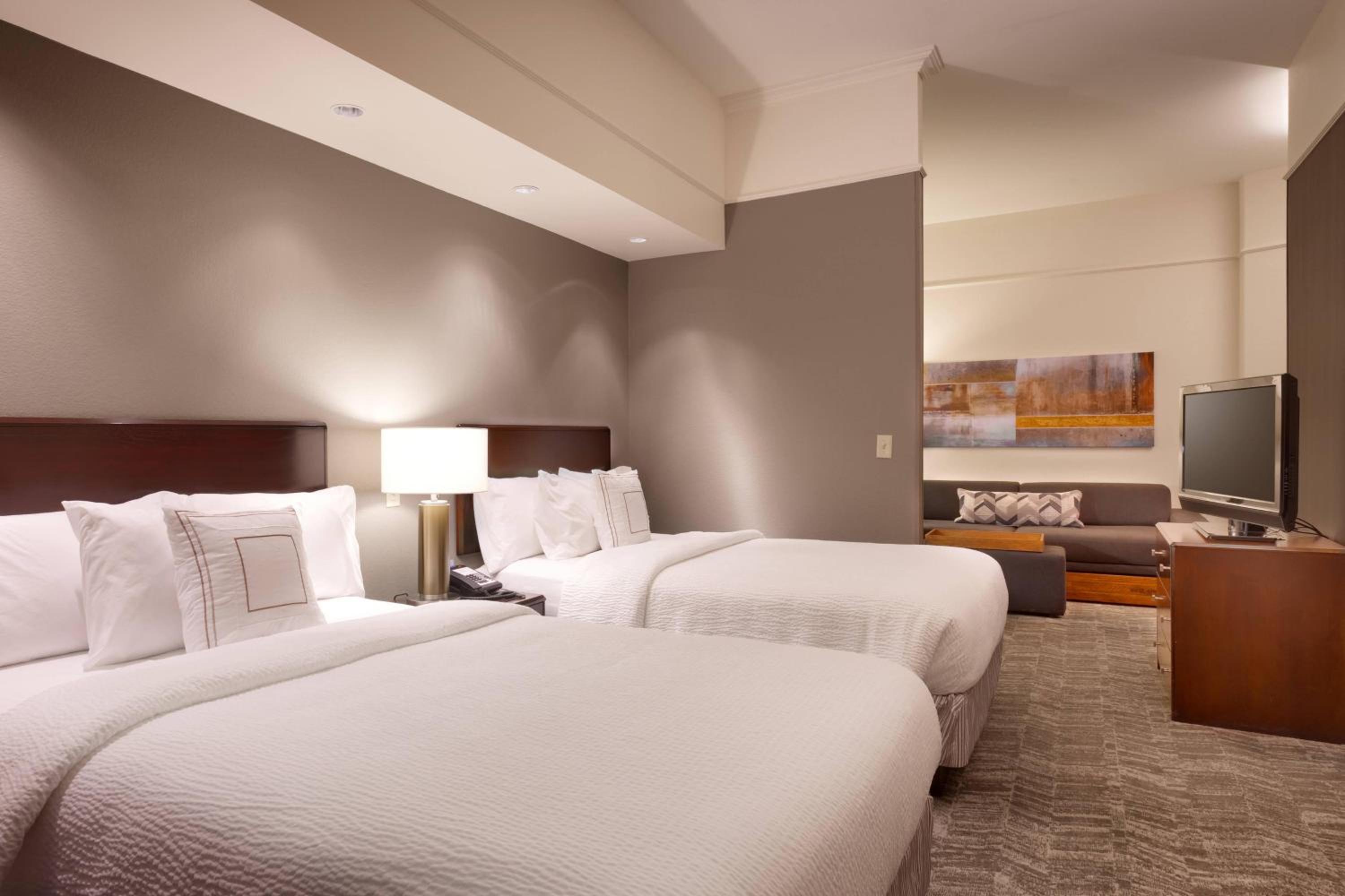Studio with Two Double Beds and Trundle Bed - Hearing Accessible - Photo 2