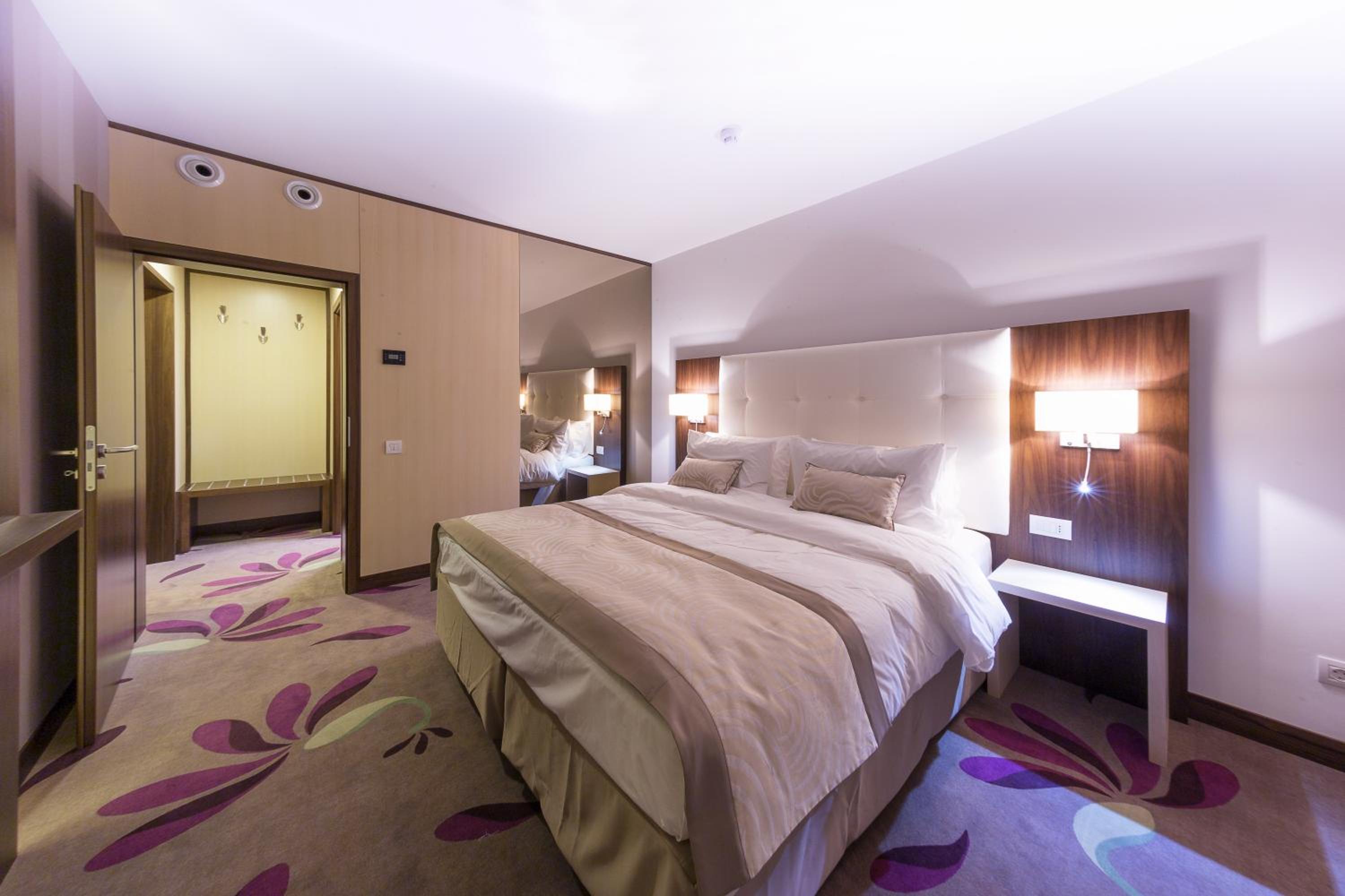 One-Bedroom Suite 4*