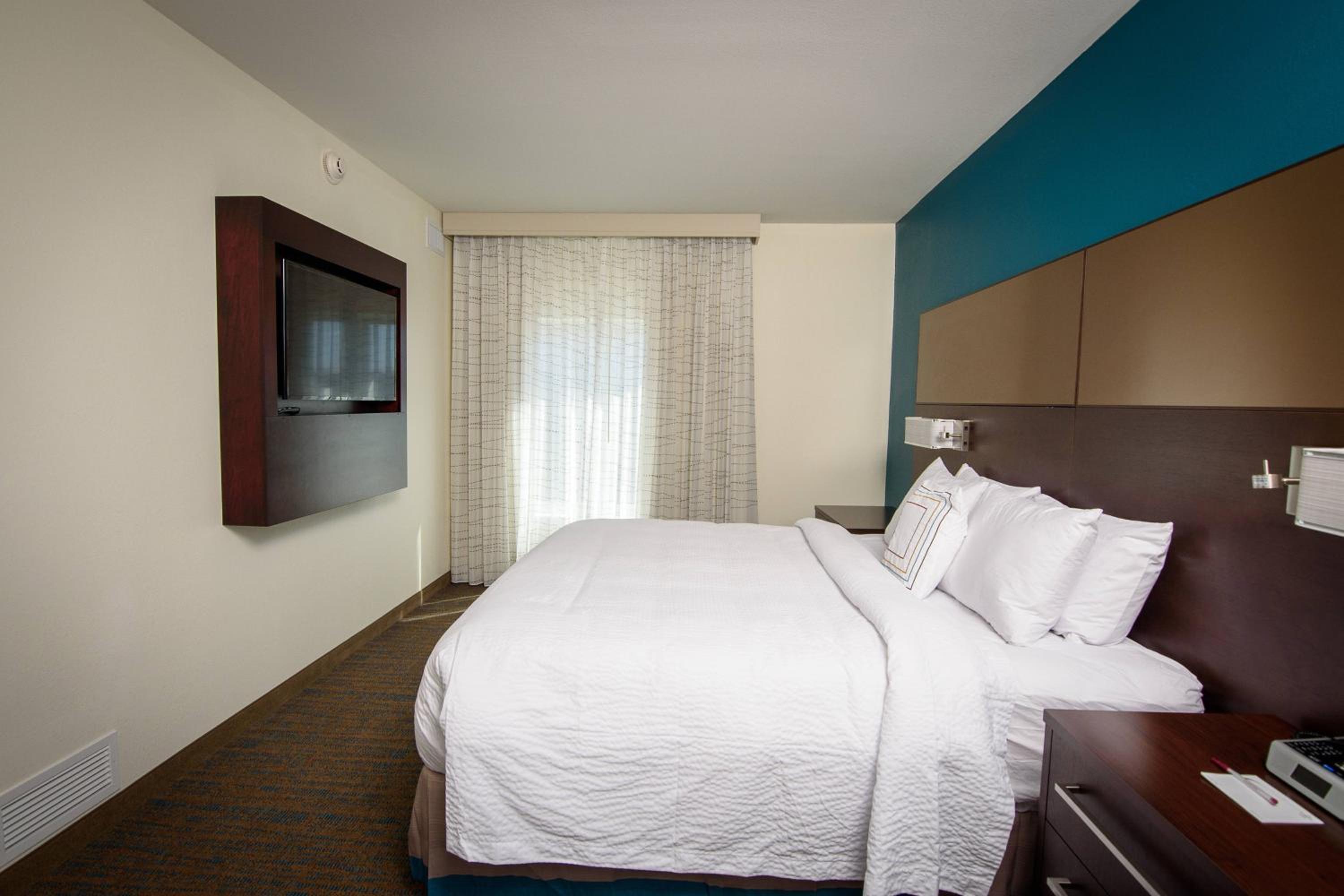 Two-Bedroom Suite with Roll-in Shower - Mobility and Hearing Accessible photo 1