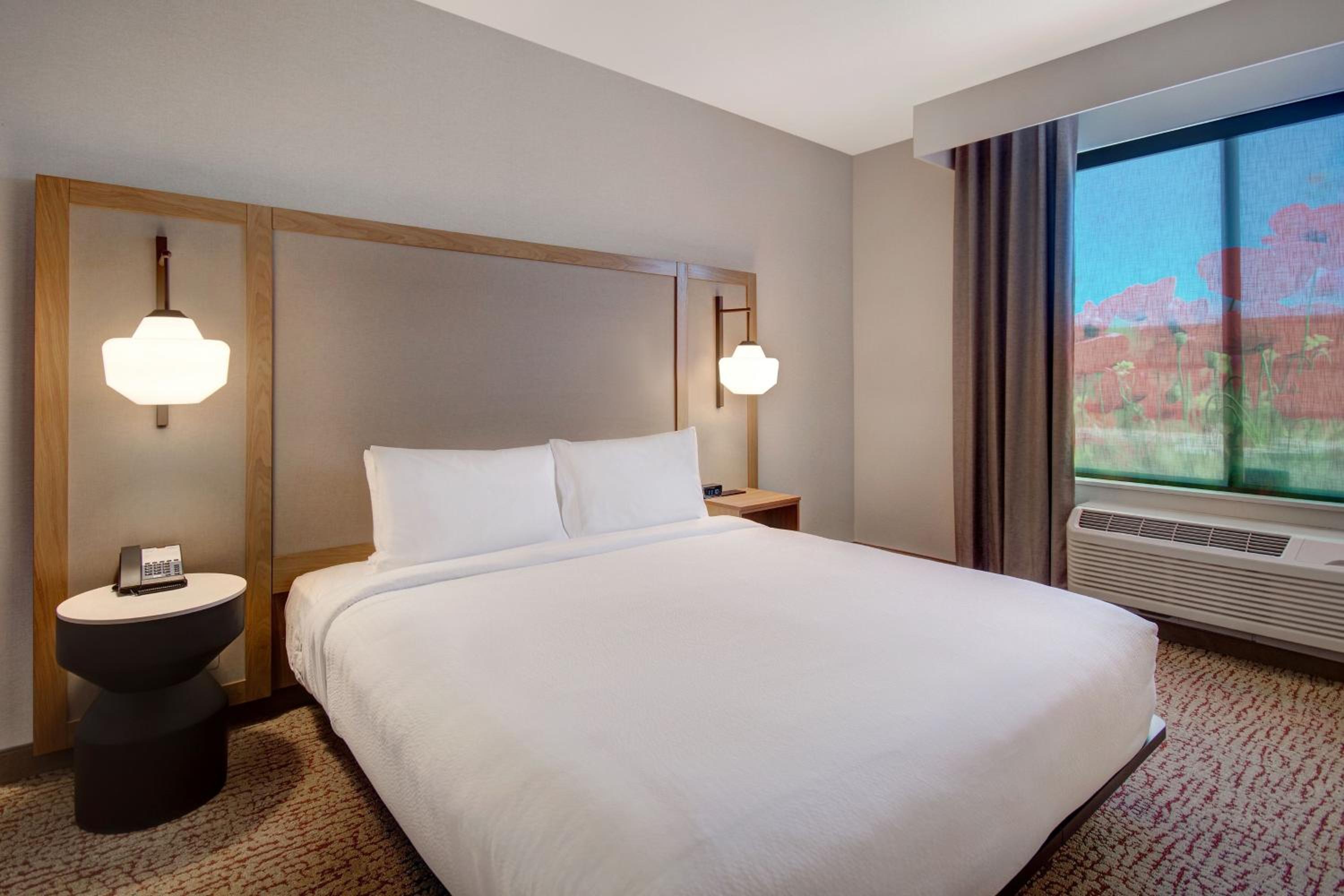 Standard King Room - Photo 2