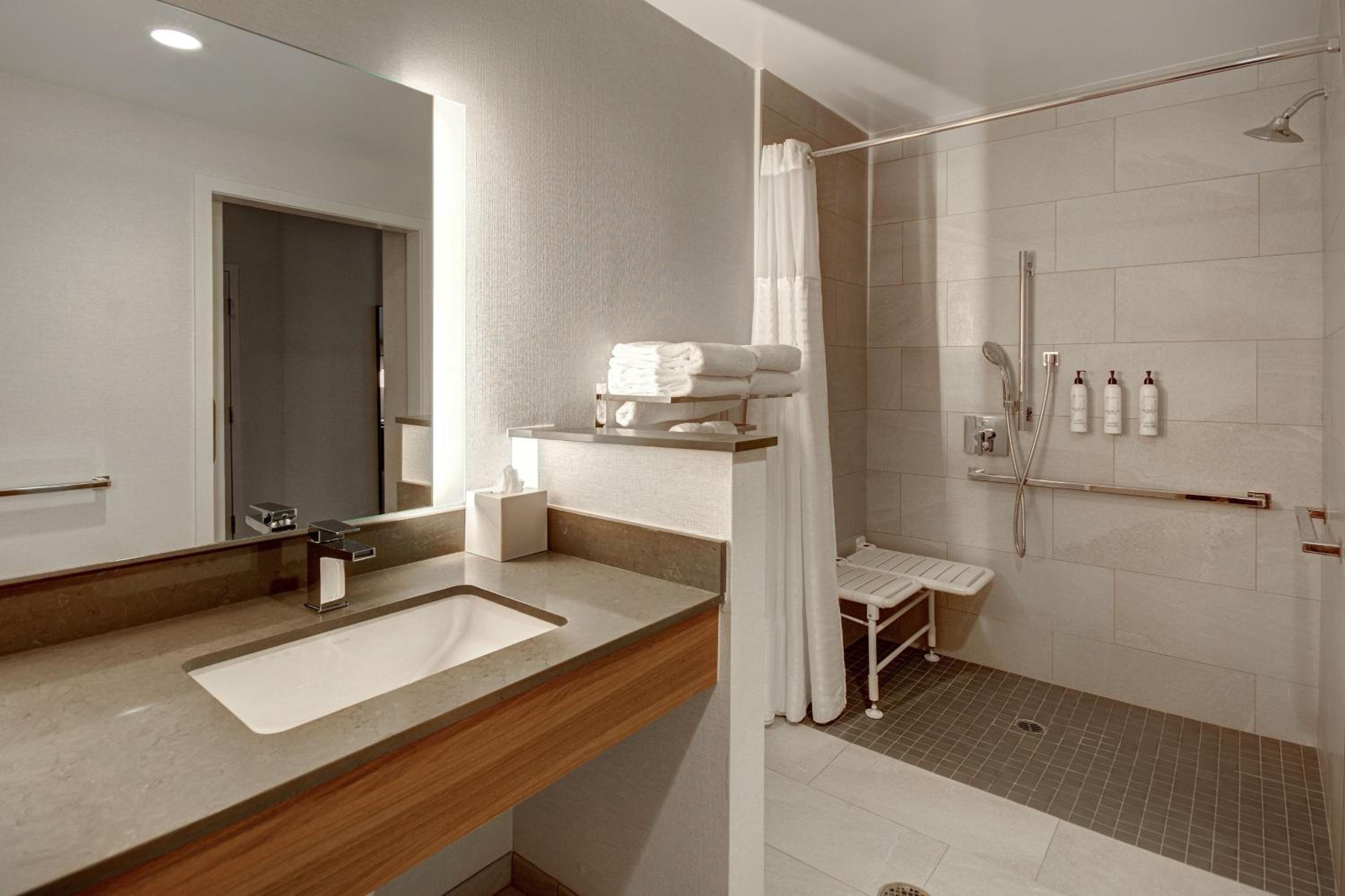 Standard King Room - Photo 4