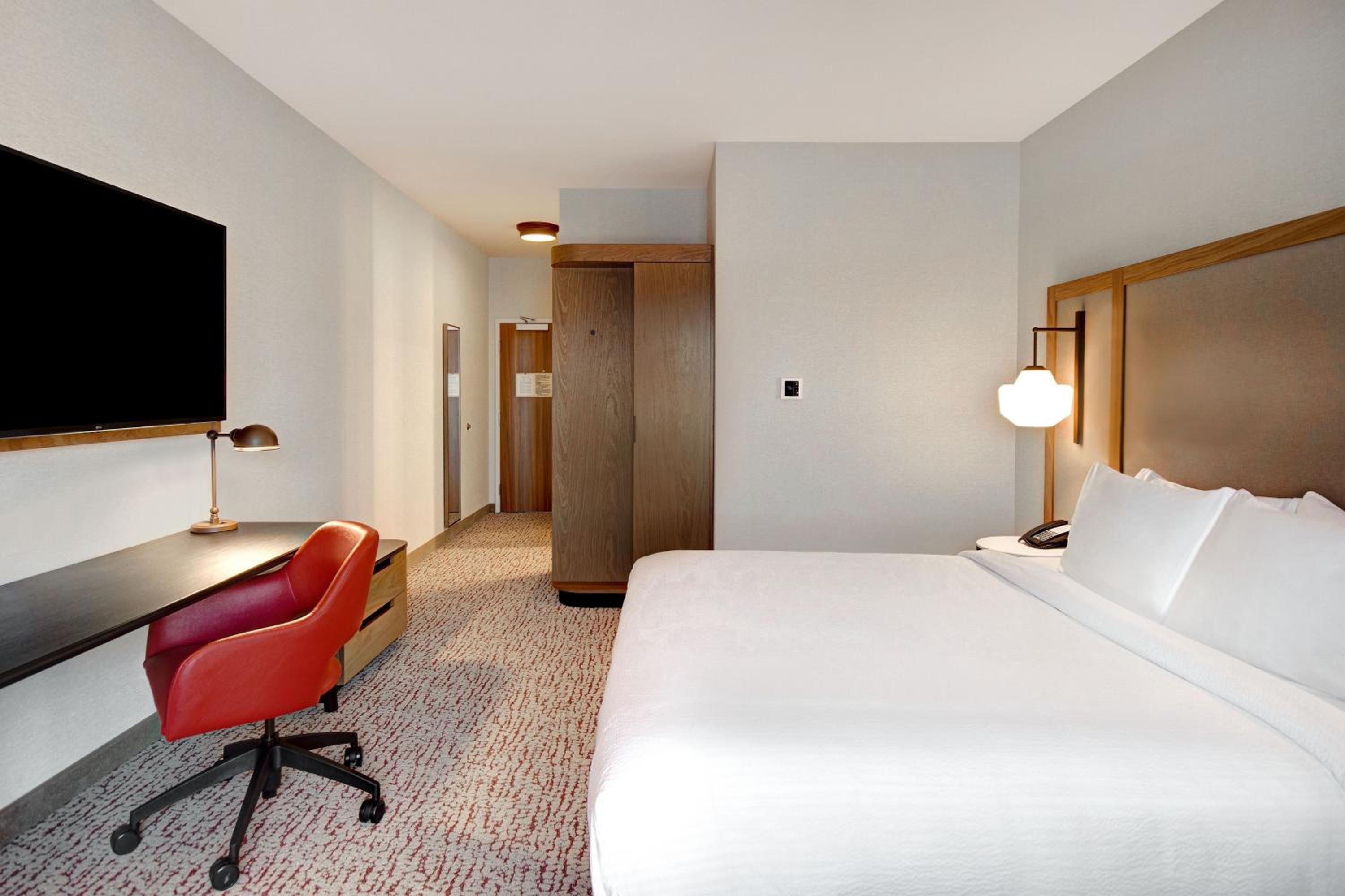 Standard King Room - Photo 3