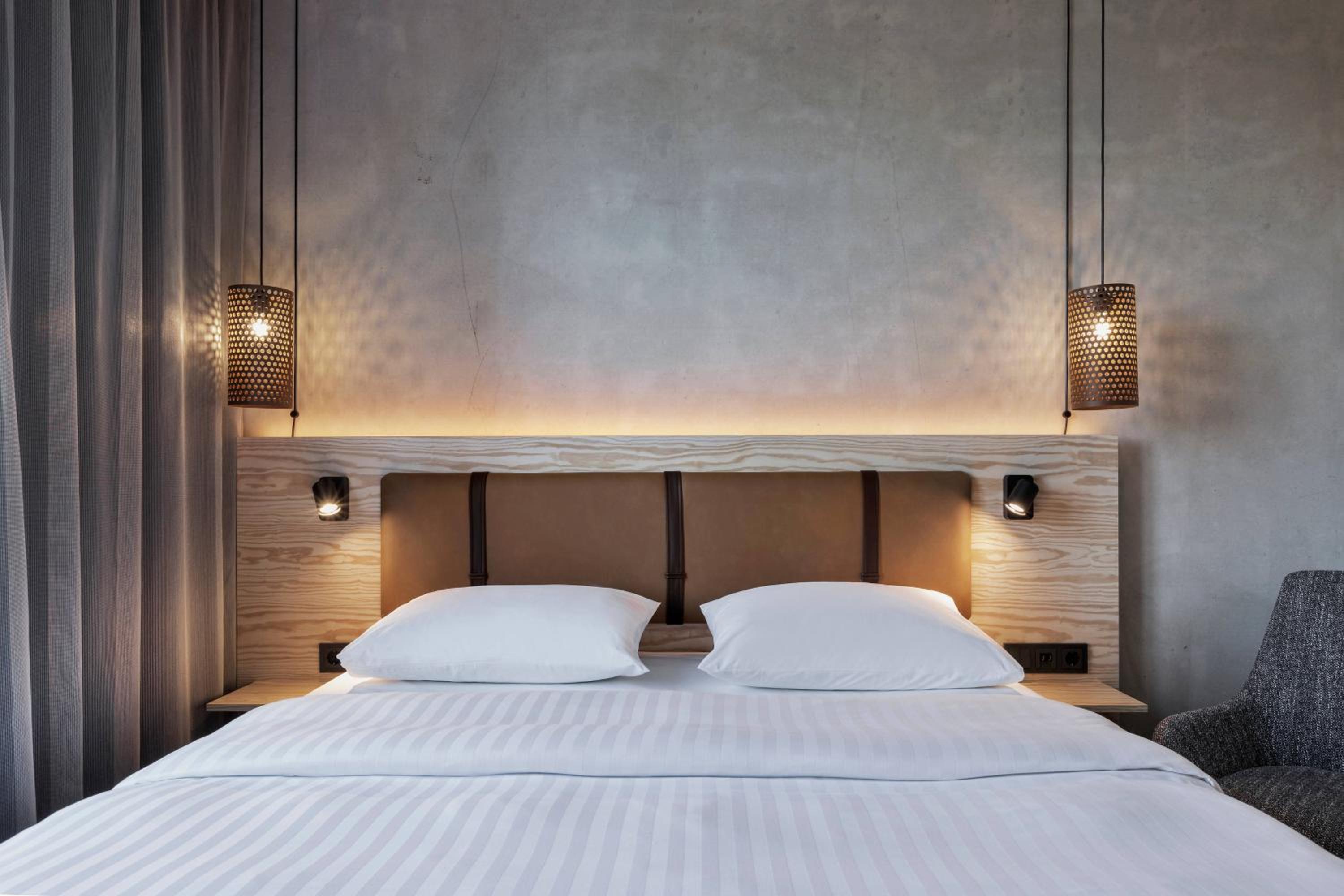 Moxy Queen Sleeper, Guest room, 1 Queen