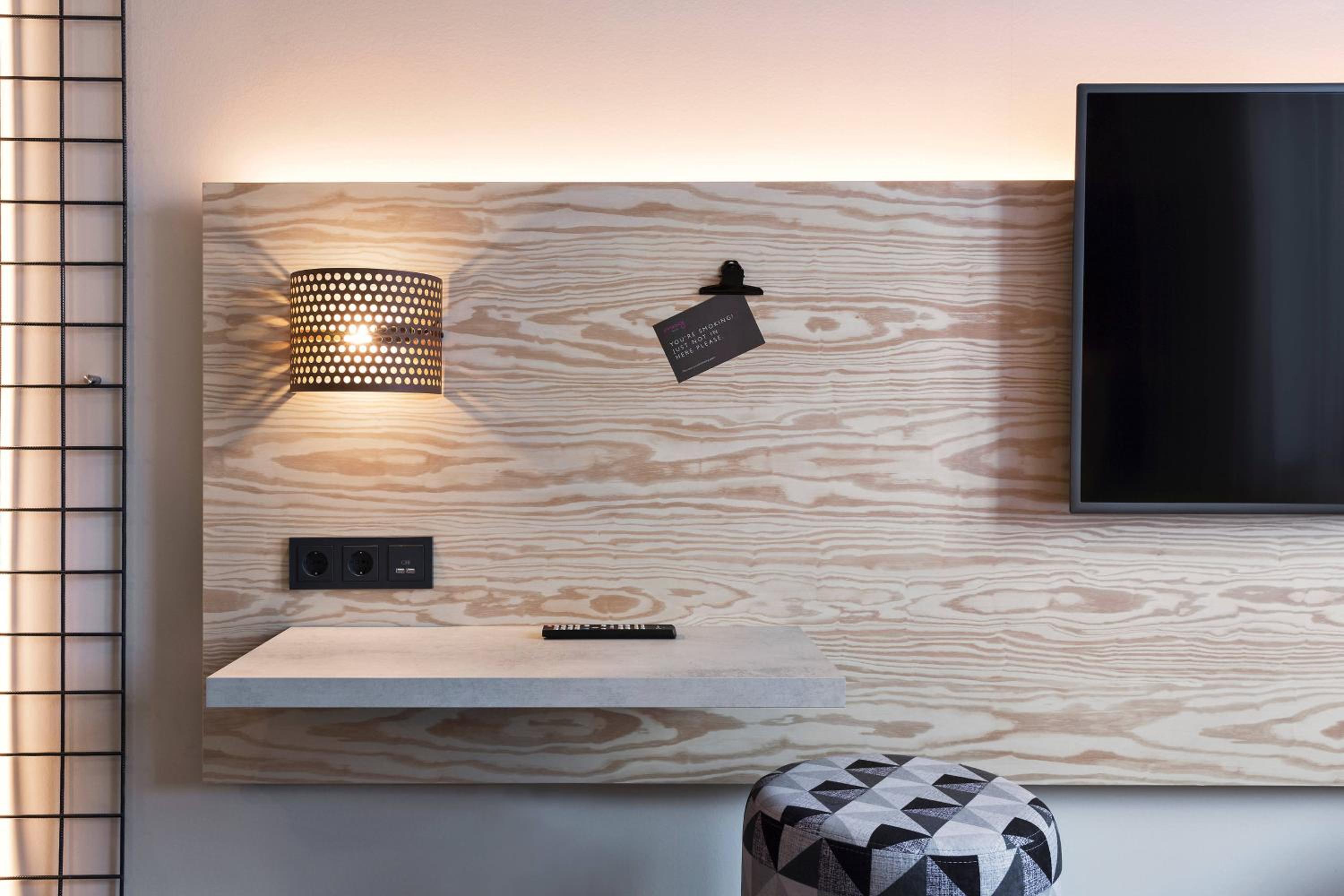 Moxy Queen Sleeper, Guest room, 1 Queen