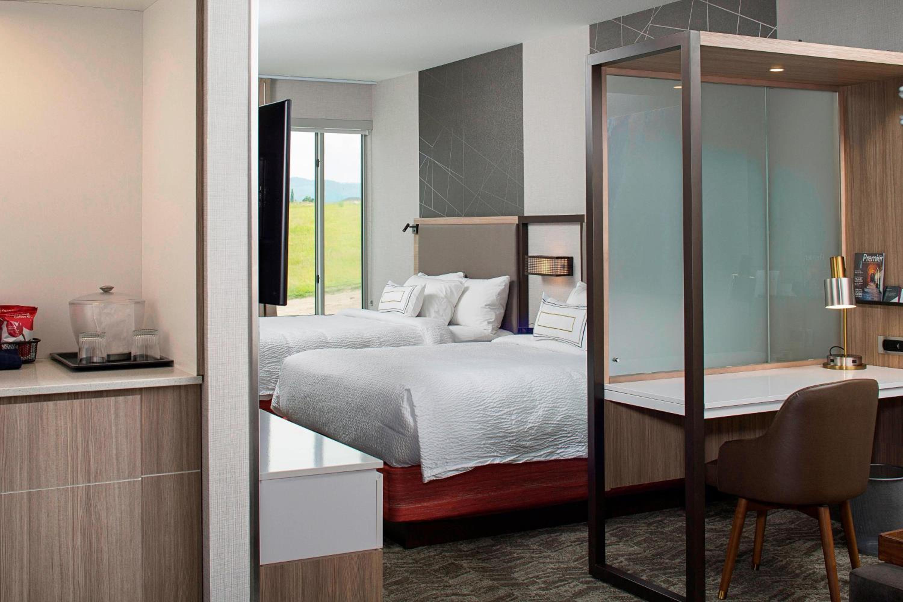 Suite with Two Queen Beds and Sofa Bed  photo 2