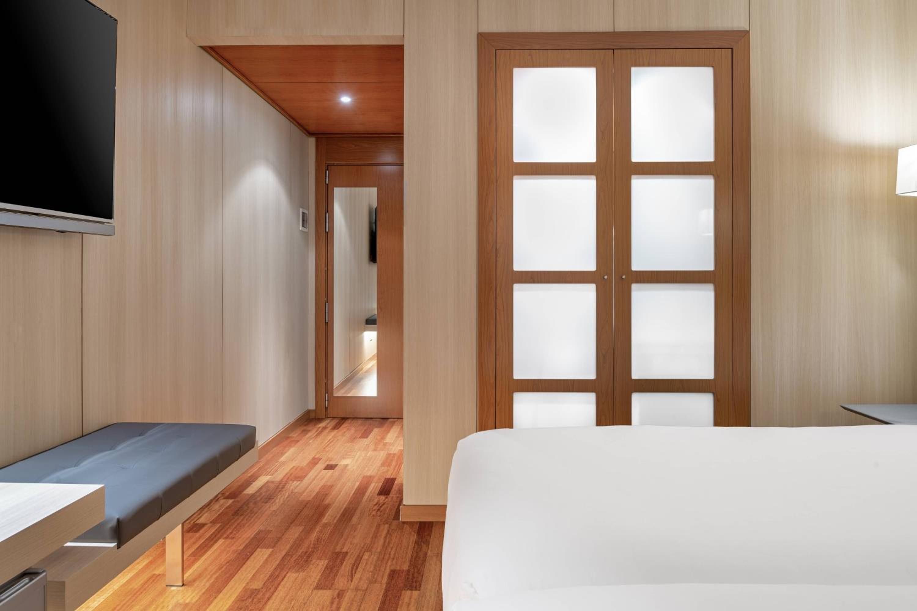 Standard Twin Room with City View